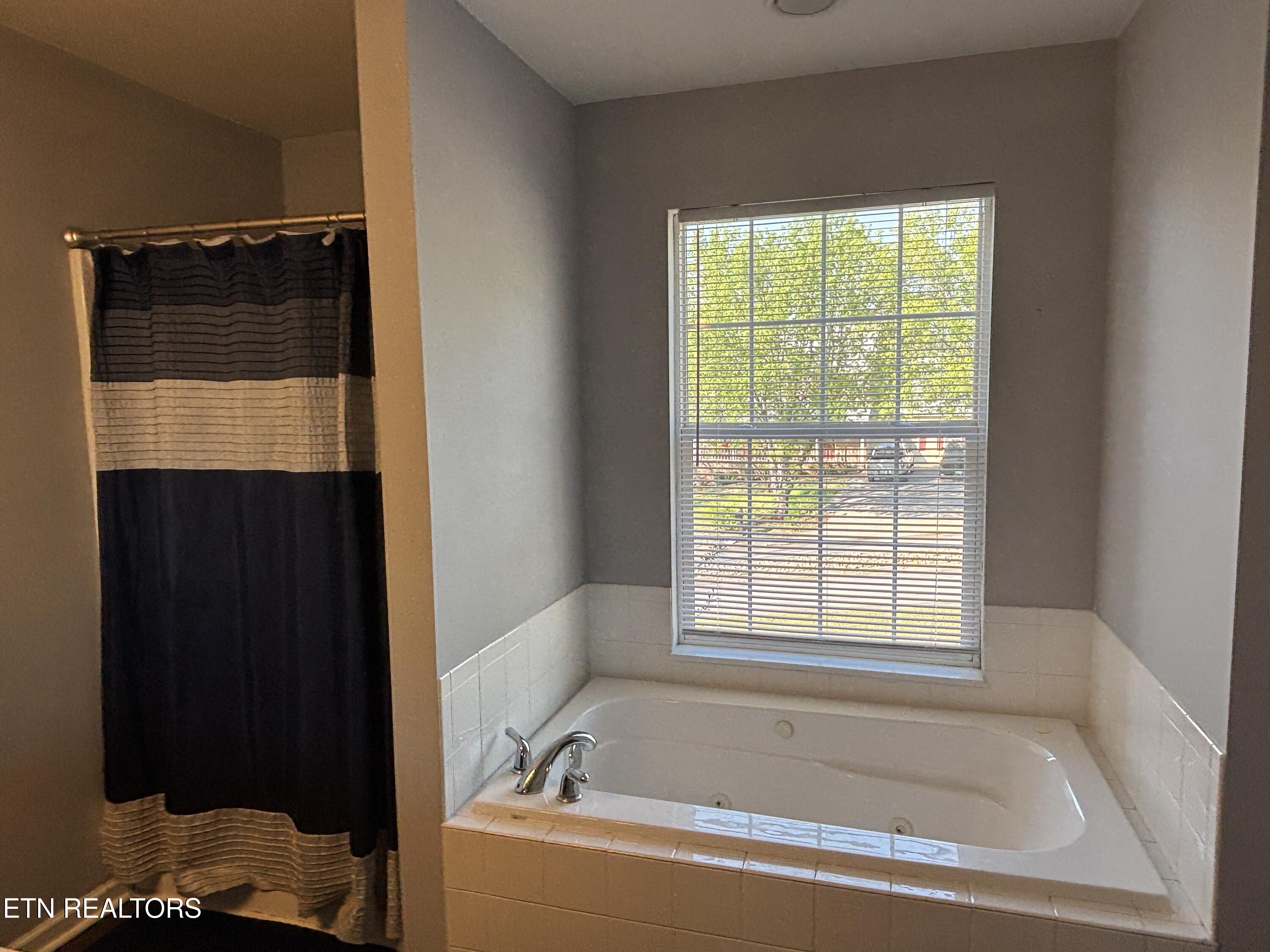 265 Oakwood Estates Drive Lenoir City TN 37772