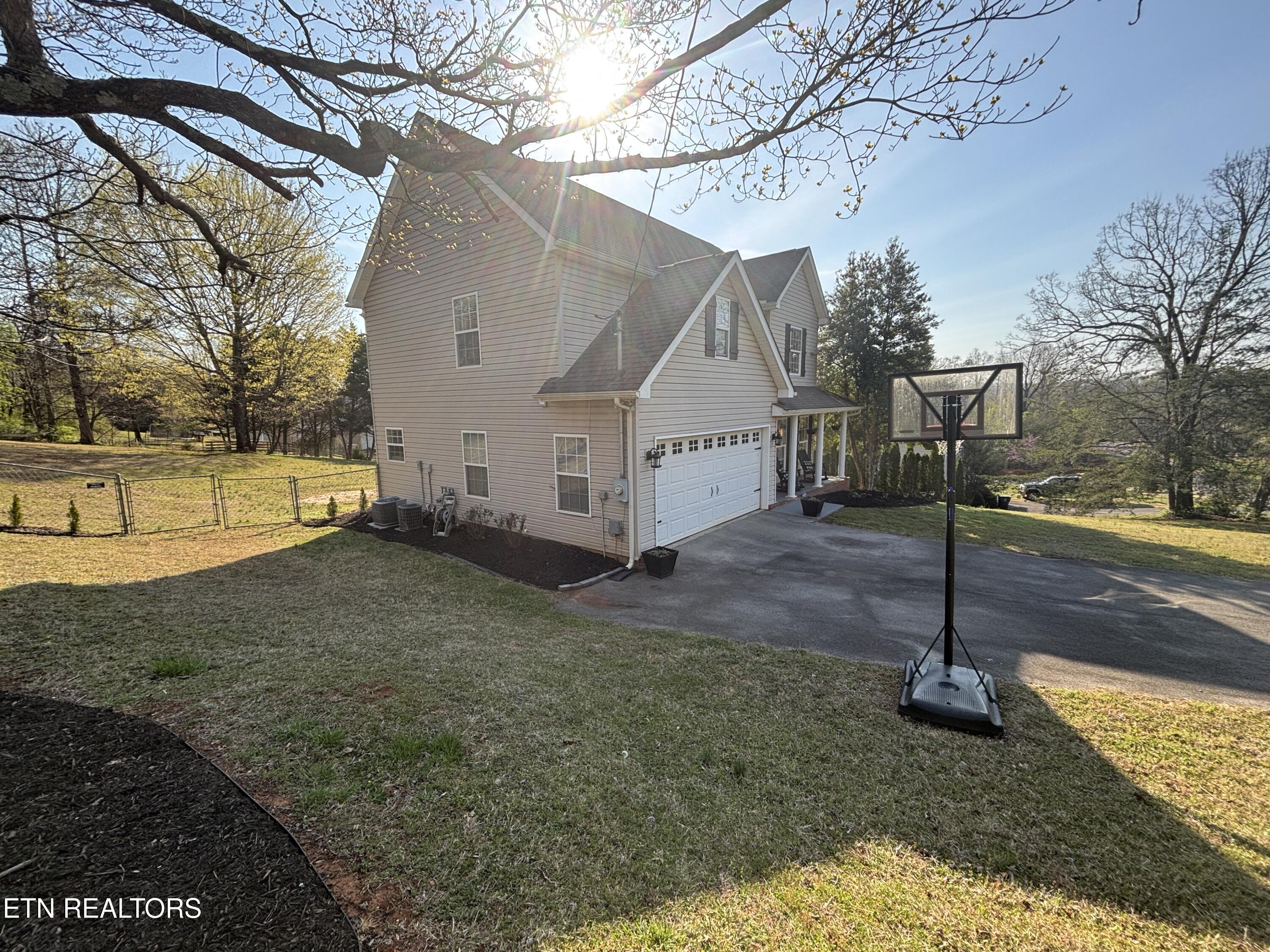 265 Oakwood Estates Drive Lenoir City TN 37772