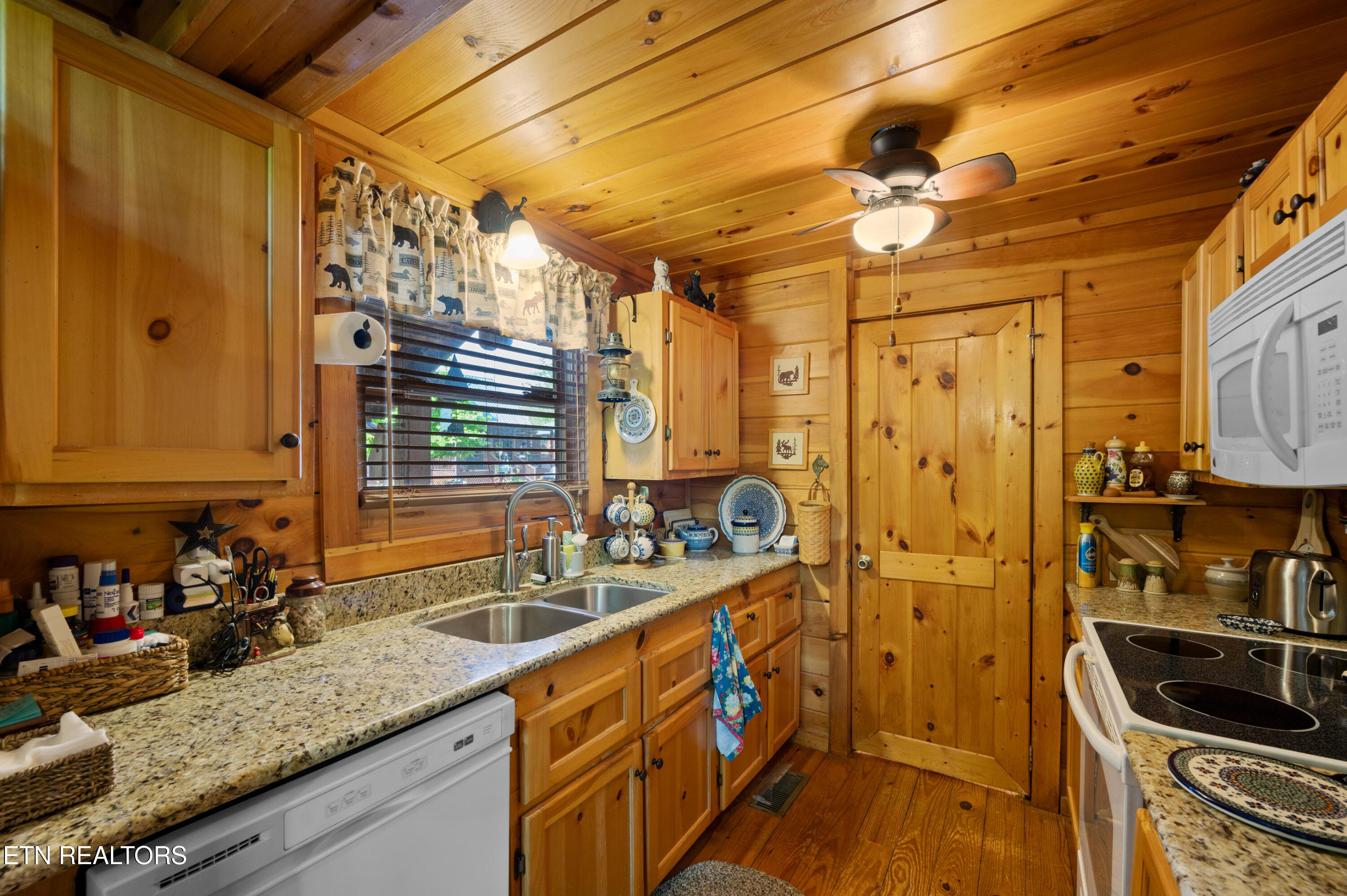3209 Bear Country Way Pittman Center TN 37738