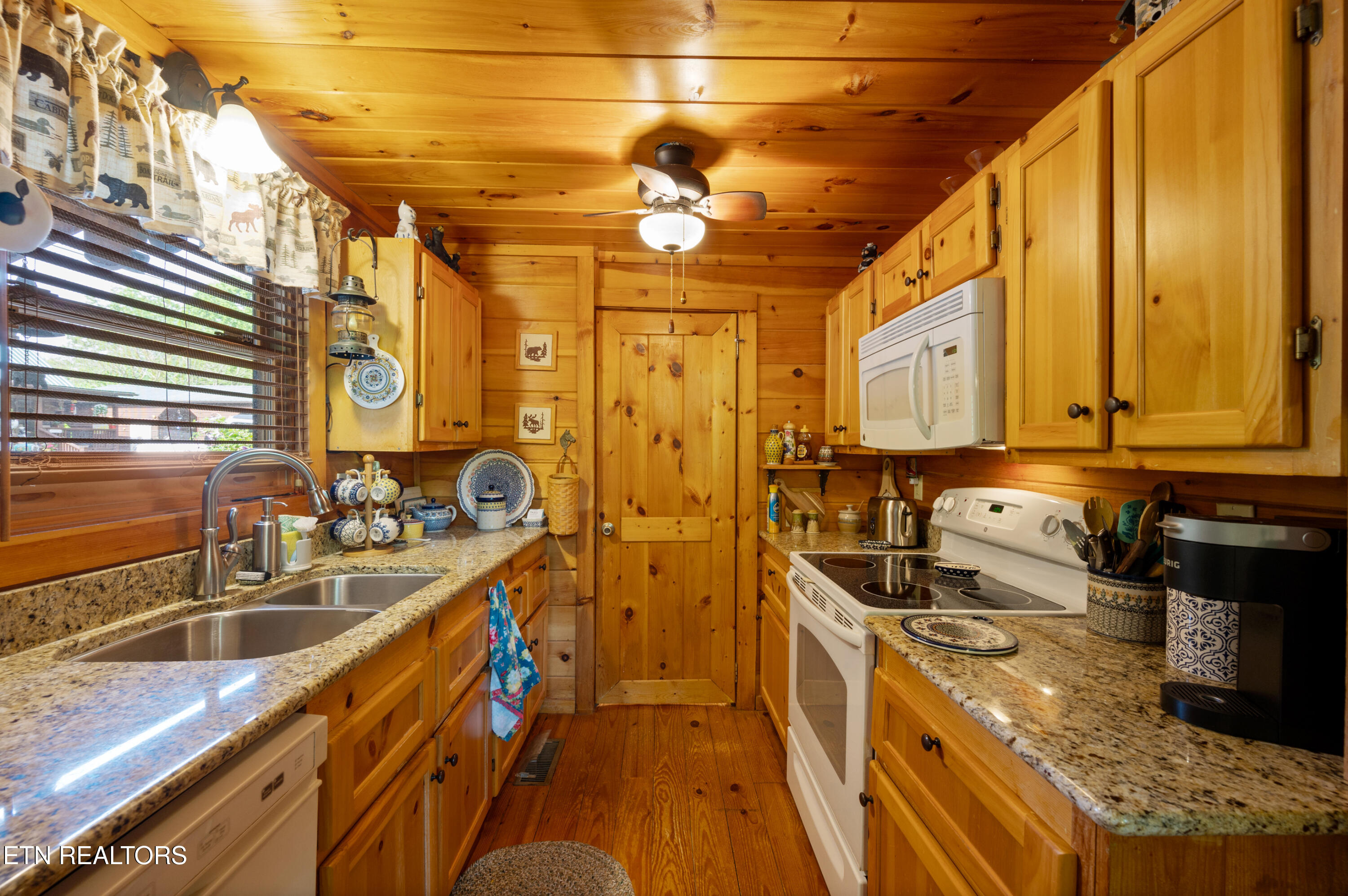 3209 Bear Country Way Pittman Center TN 37738