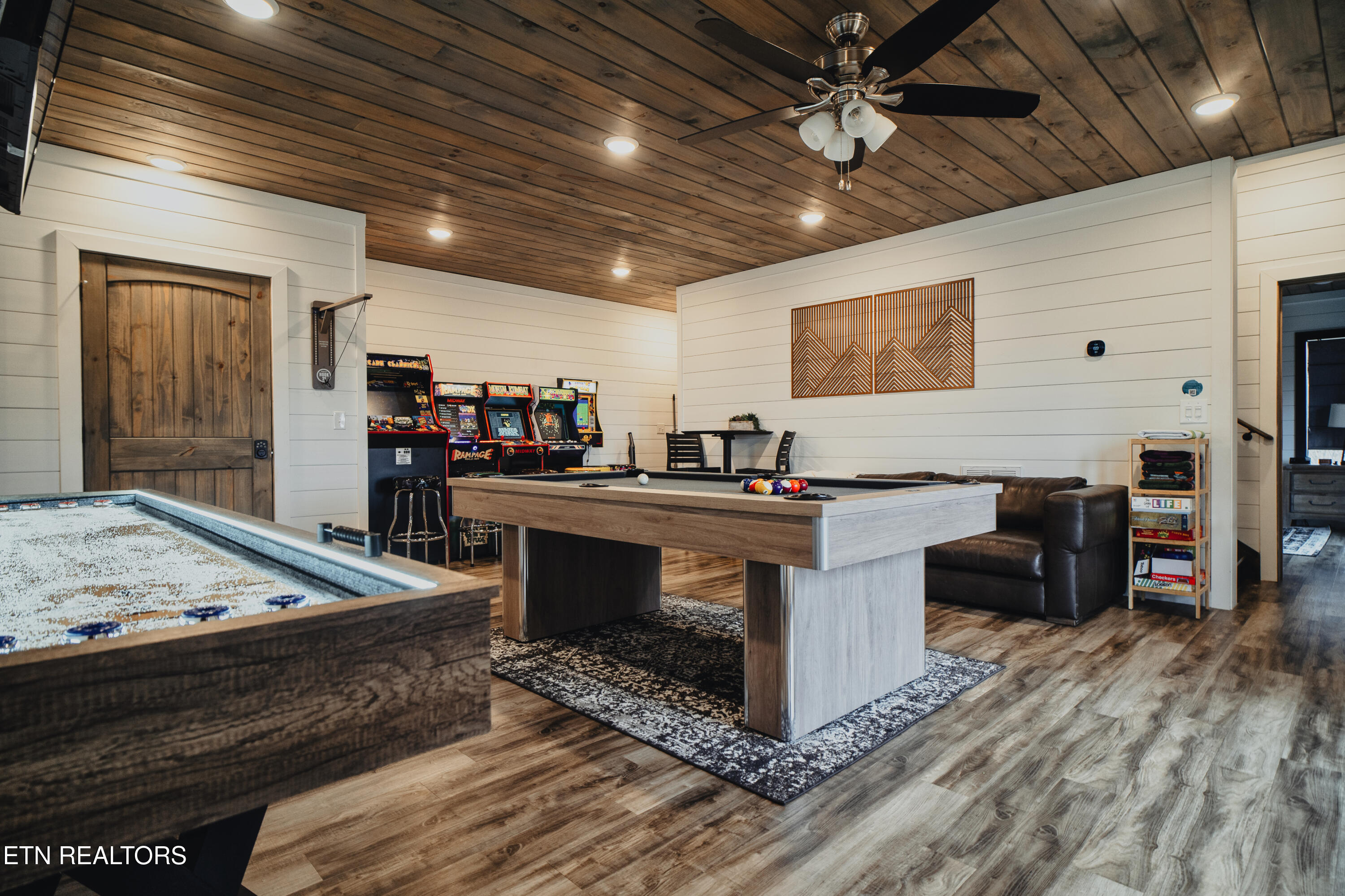 633 Pinecrest Drive Gatlinburg TN 37738