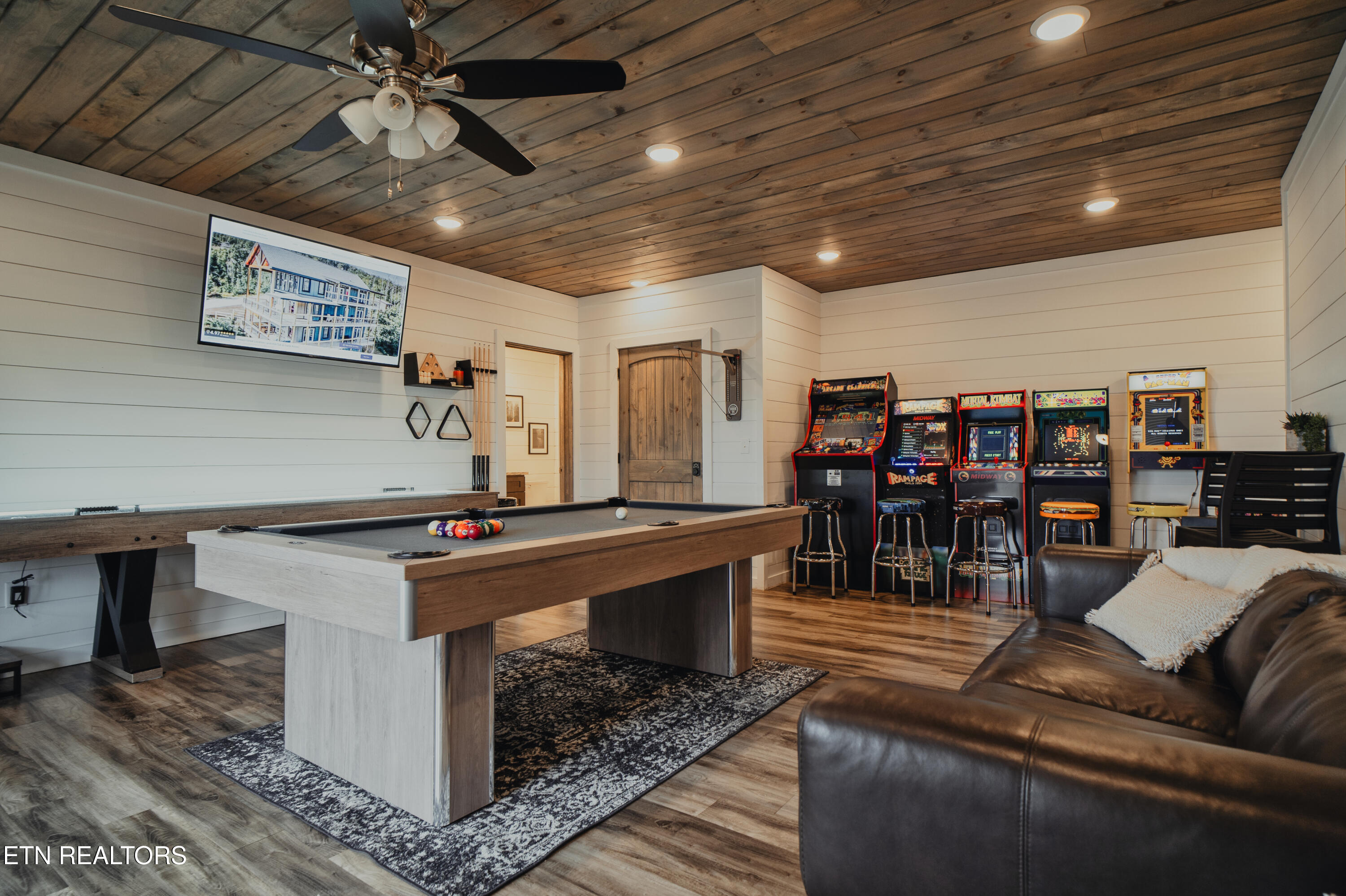 633 Pinecrest Drive Gatlinburg TN 37738