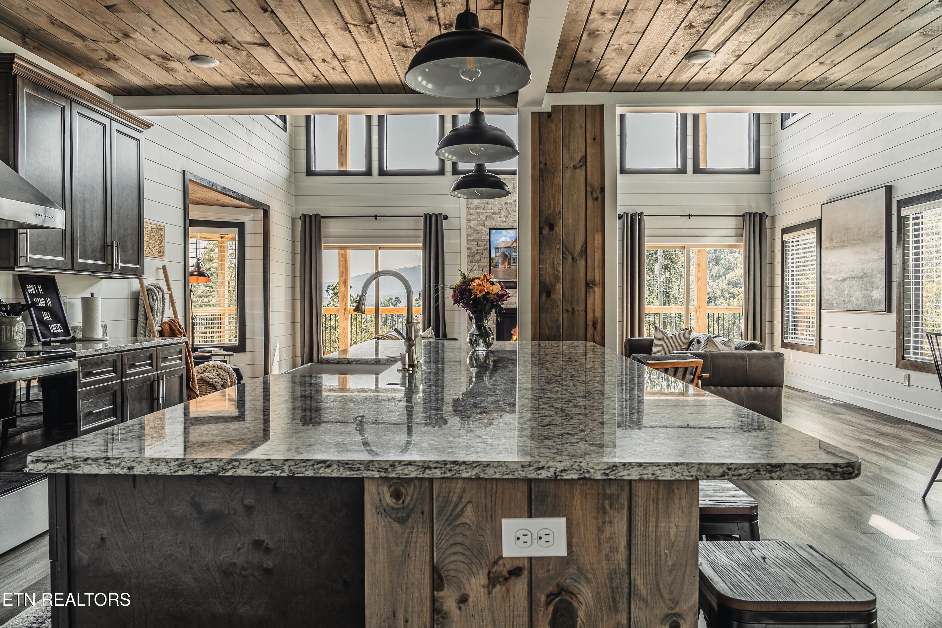 633 Pinecrest Drive Gatlinburg TN 37738