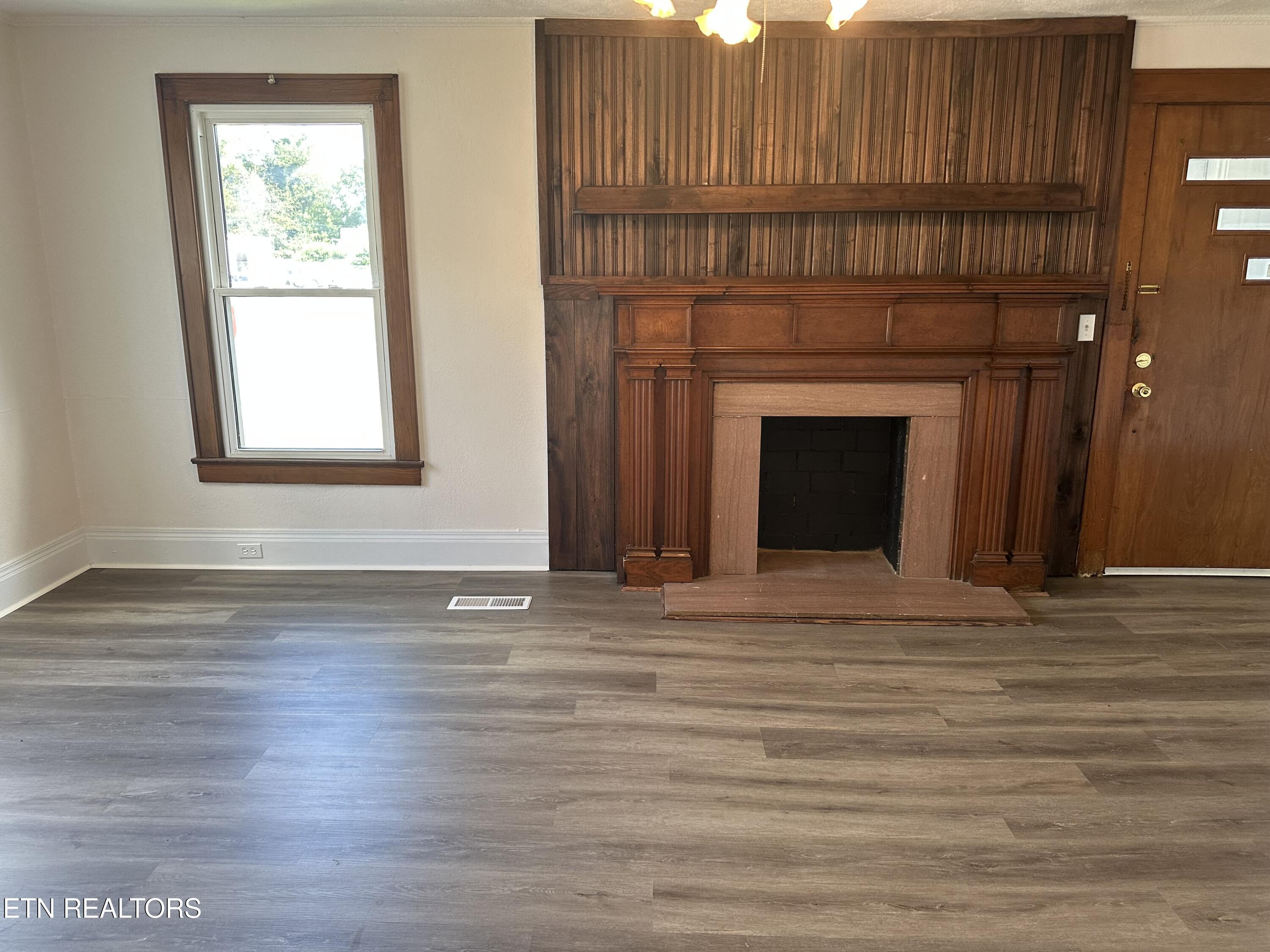 517 E Central Avenue Lafollette TN 37766
