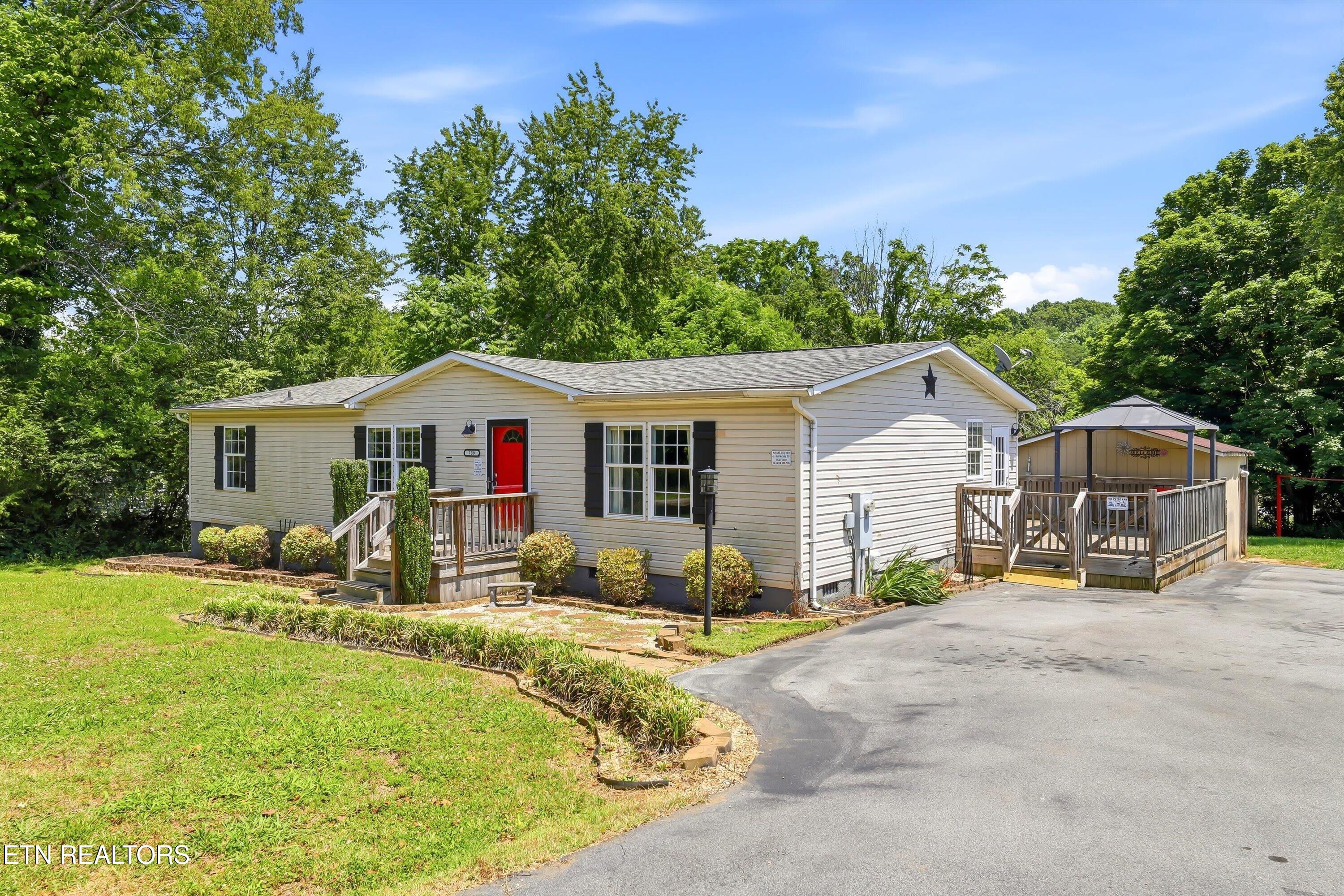 709 S Farnum Street Friendsville TN 37737