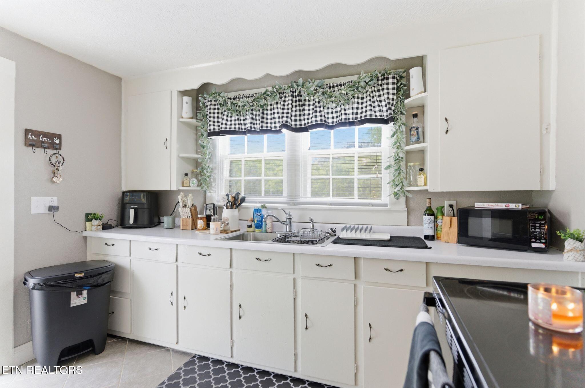 9207 Strawberry Plains Pike Strawberry Plains TN 37871