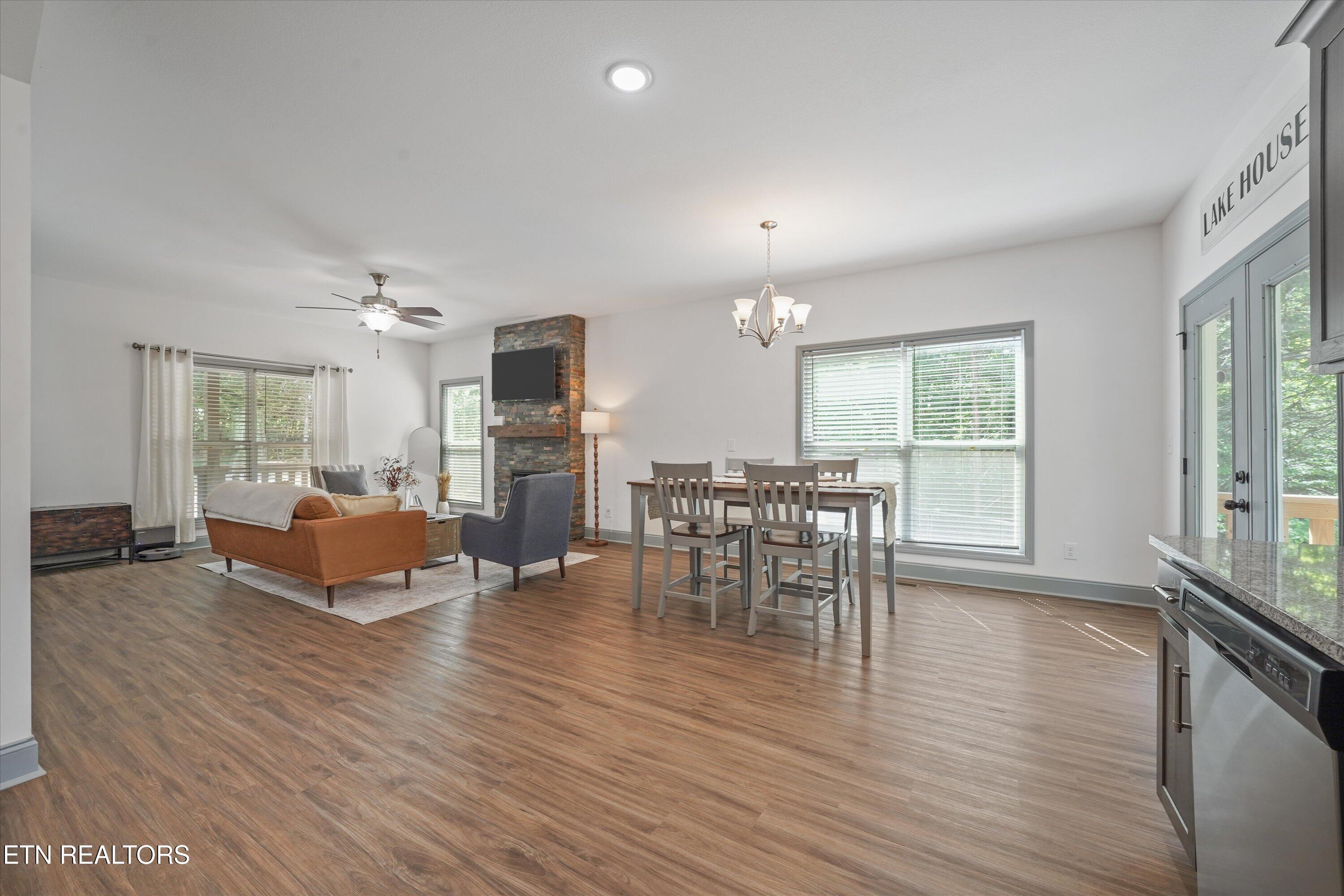 1925 Harbor Lane Dandridge TN 37725