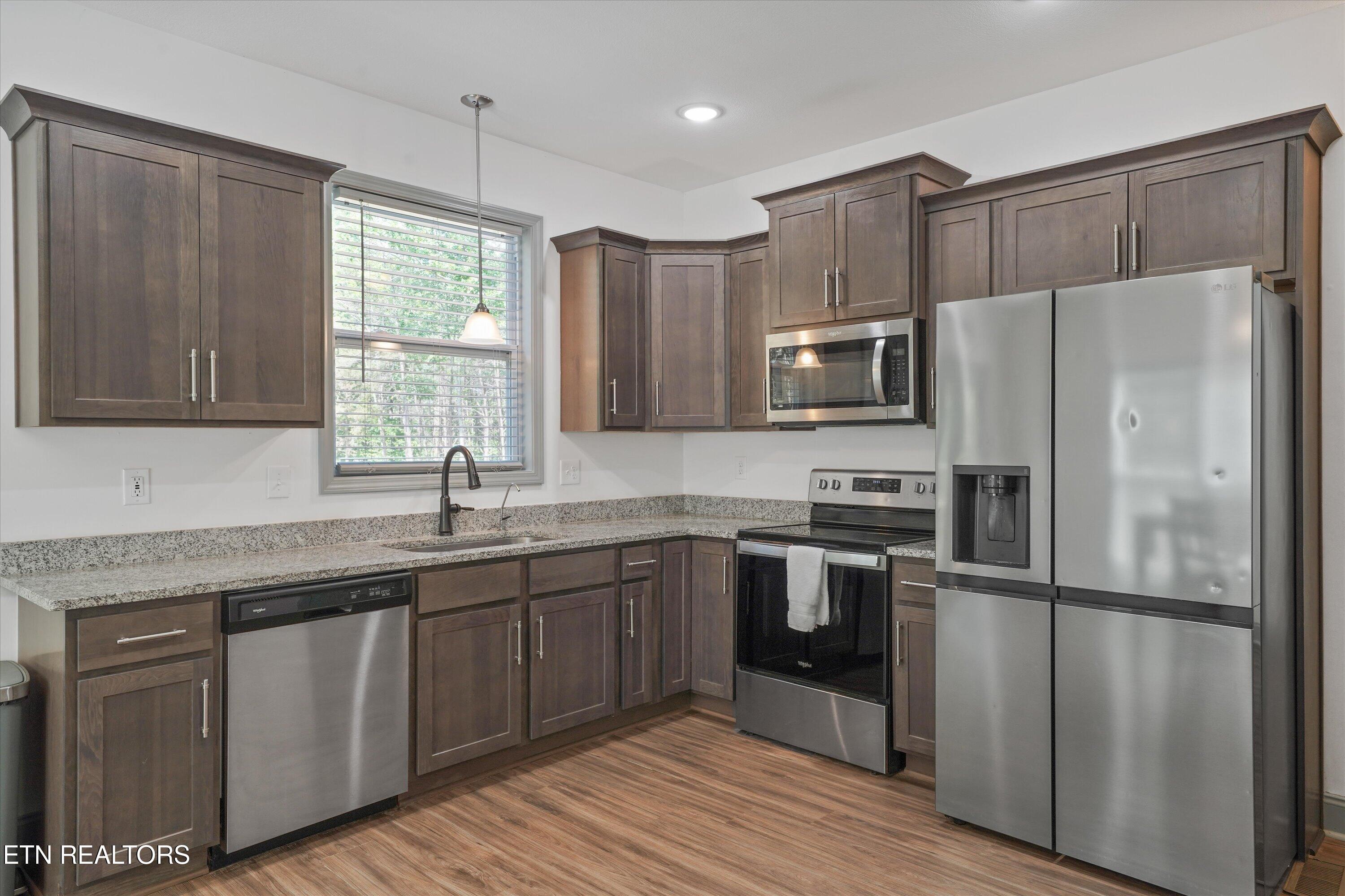 1925 Harbor Lane Dandridge TN 37725
