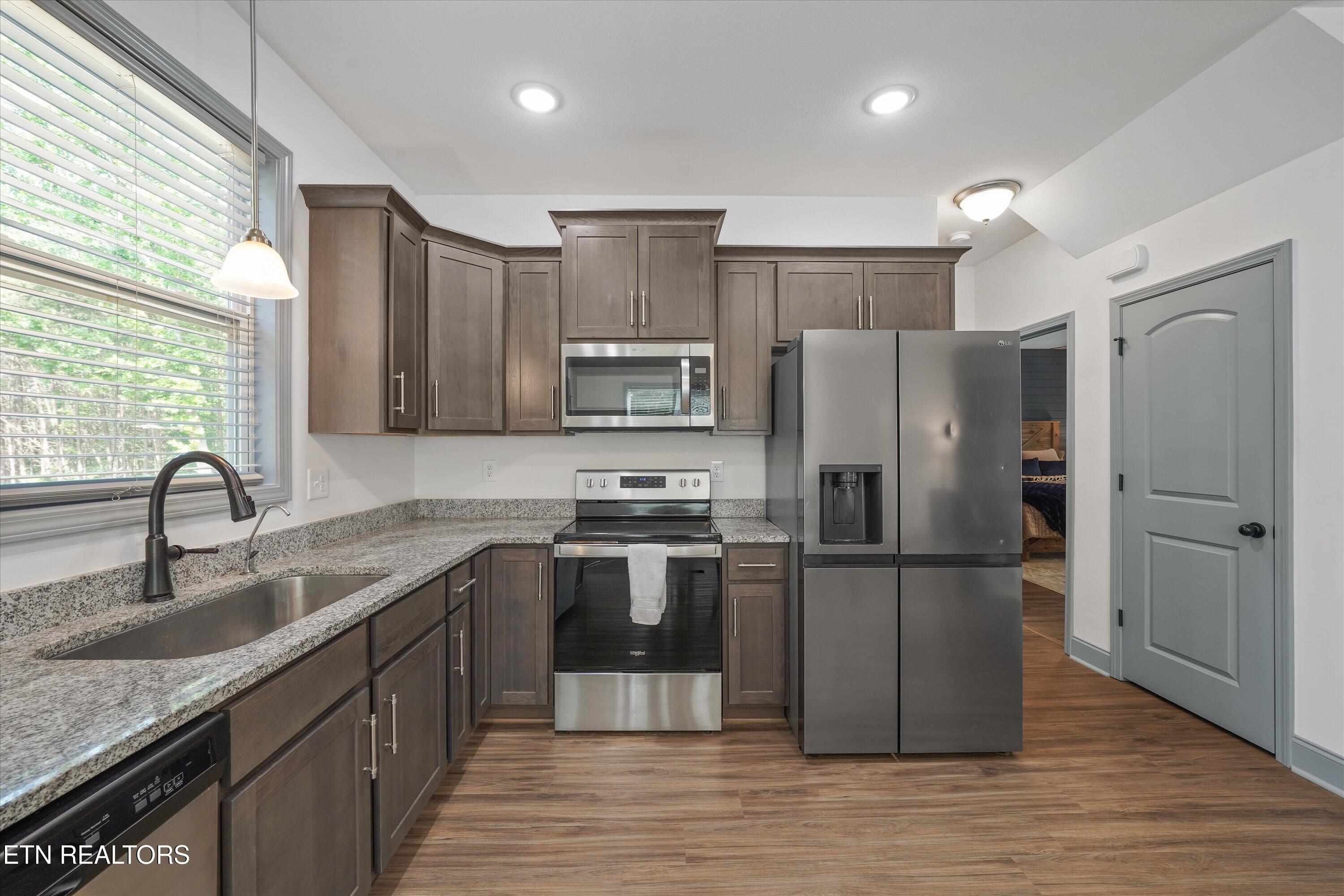 1925 Harbor Lane Dandridge TN 37725