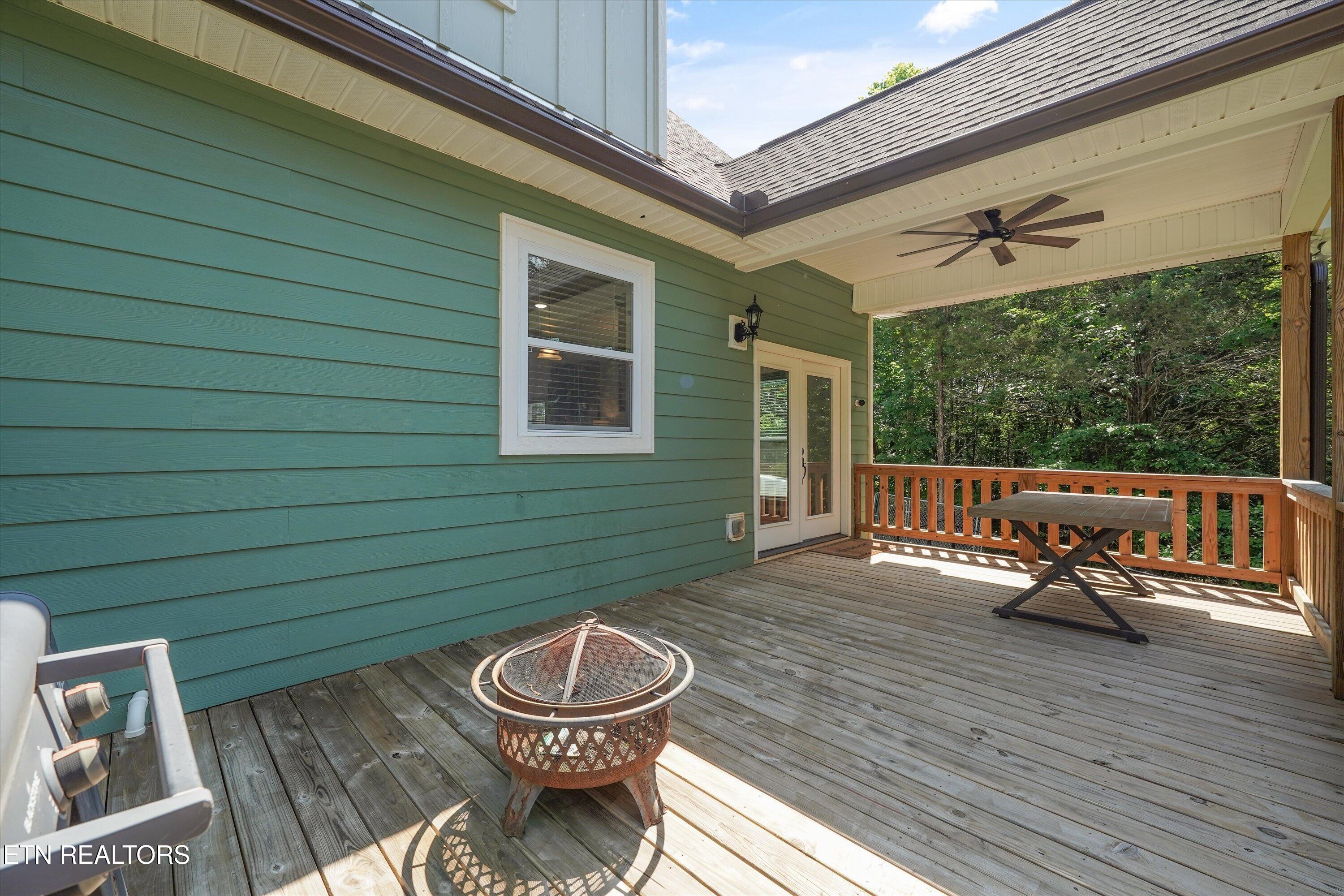 1925 Harbor Lane Dandridge TN 37725