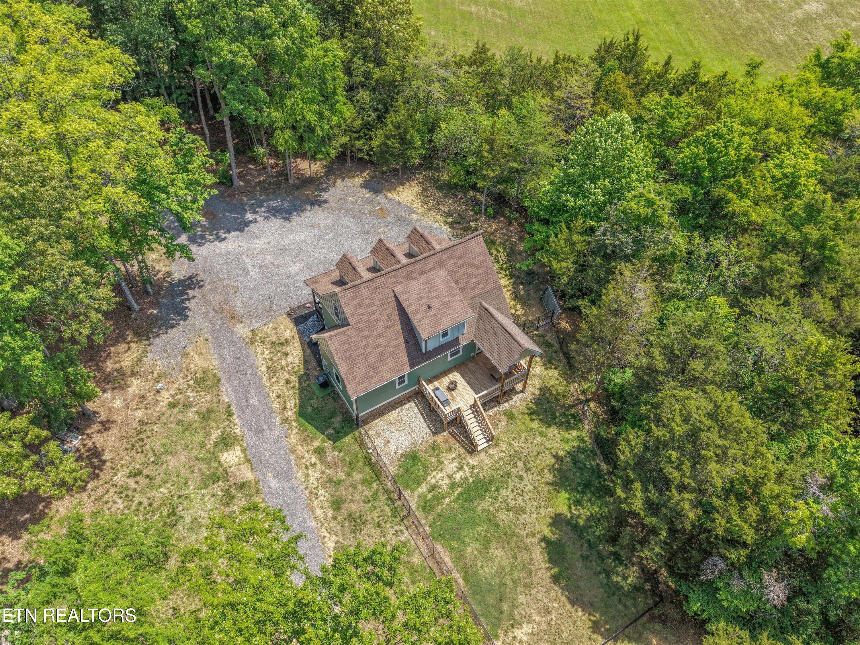 1925 Harbor Lane Dandridge TN 37725