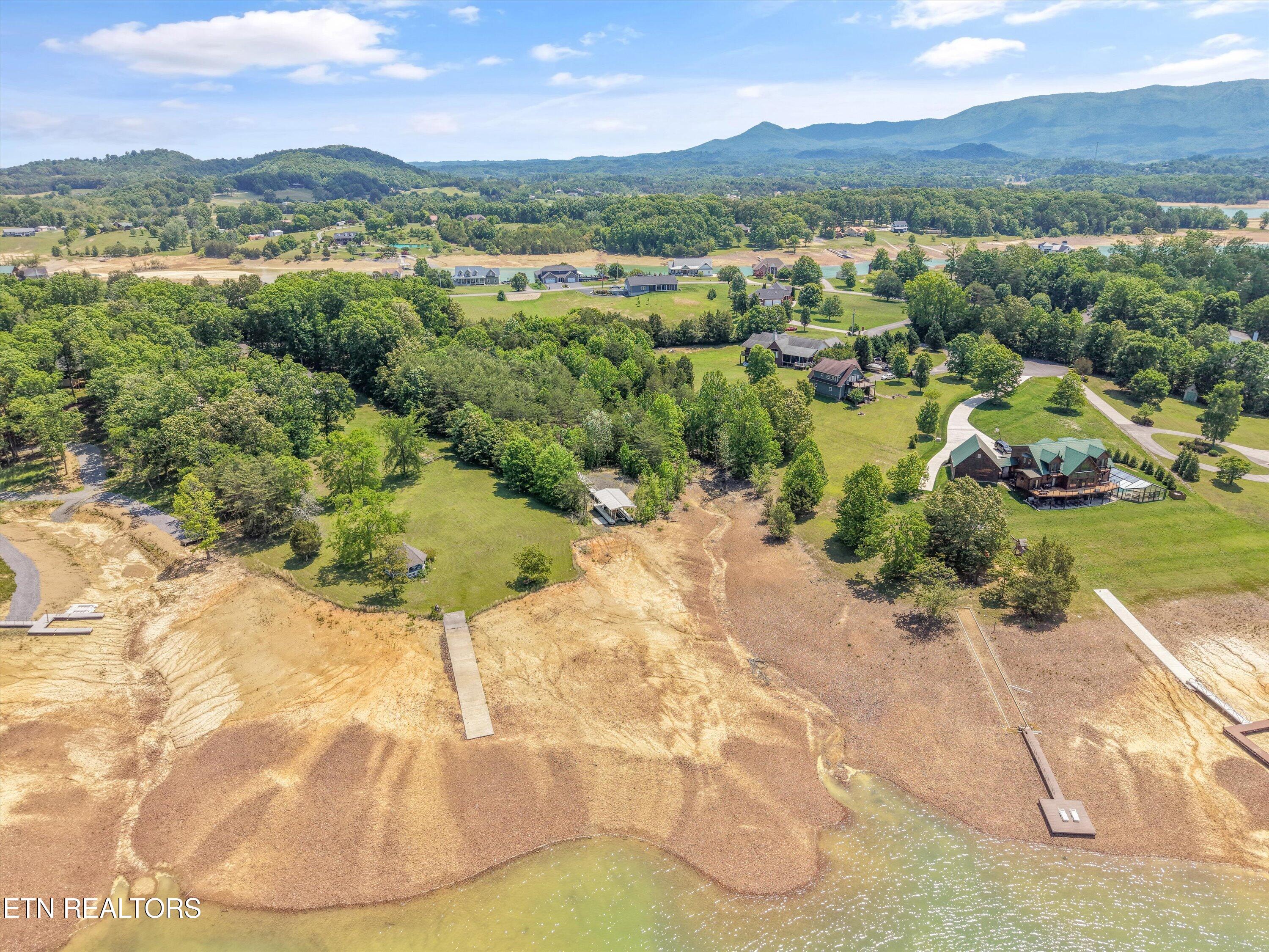 1925 Harbor Lane Dandridge TN 37725
