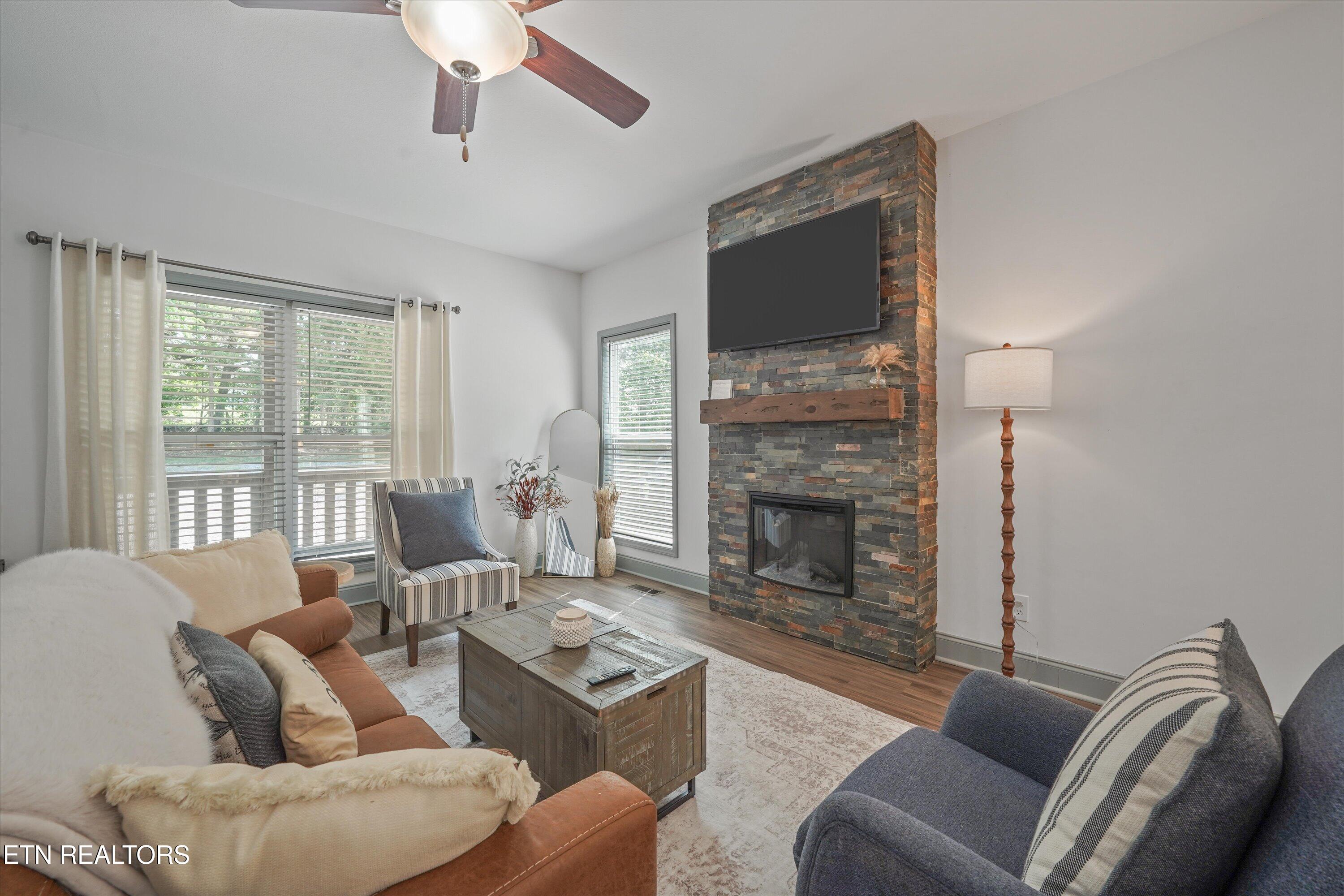 1925 Harbor Lane Dandridge TN 37725