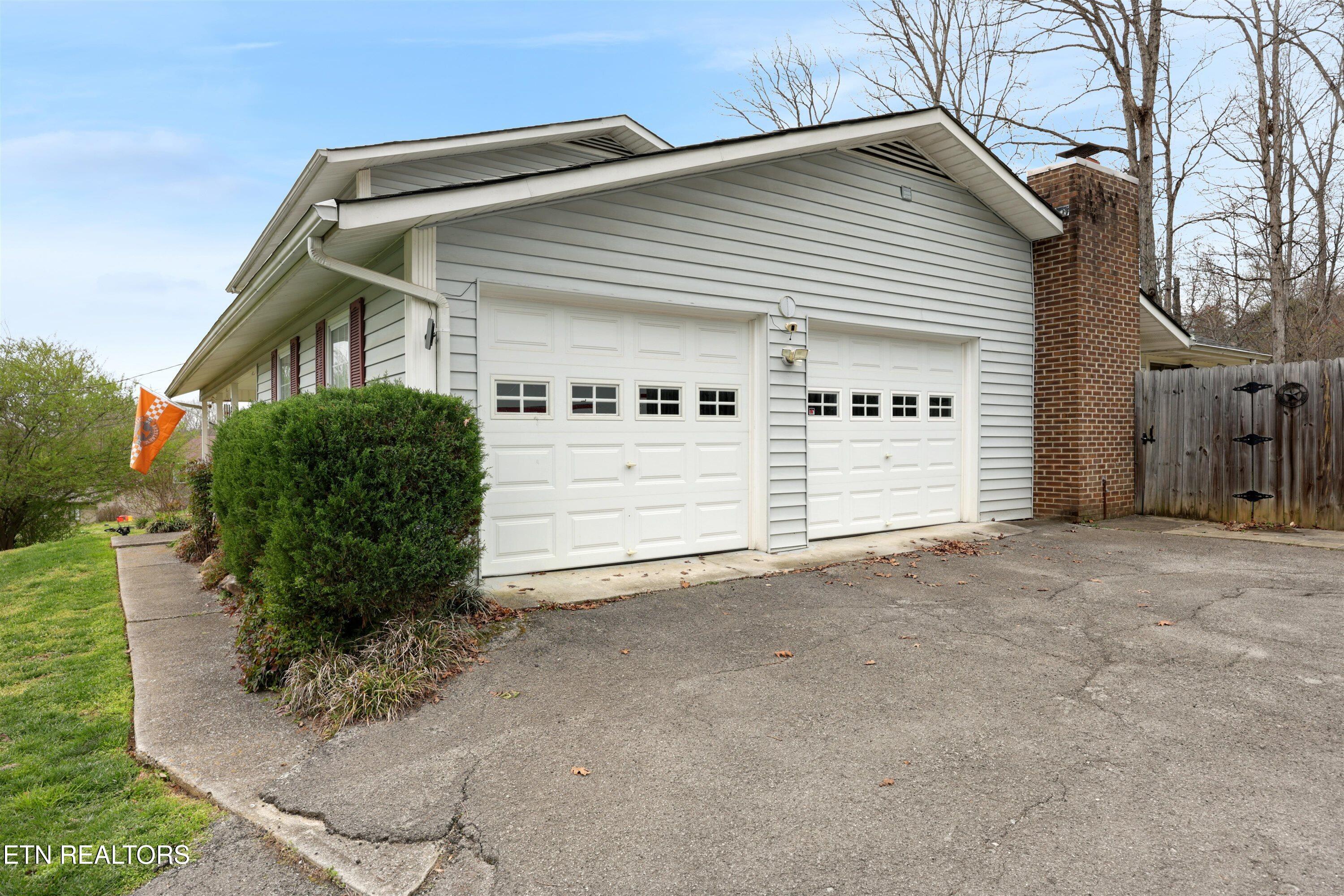 1230 Live Oak Circle Knoxville TN 37932