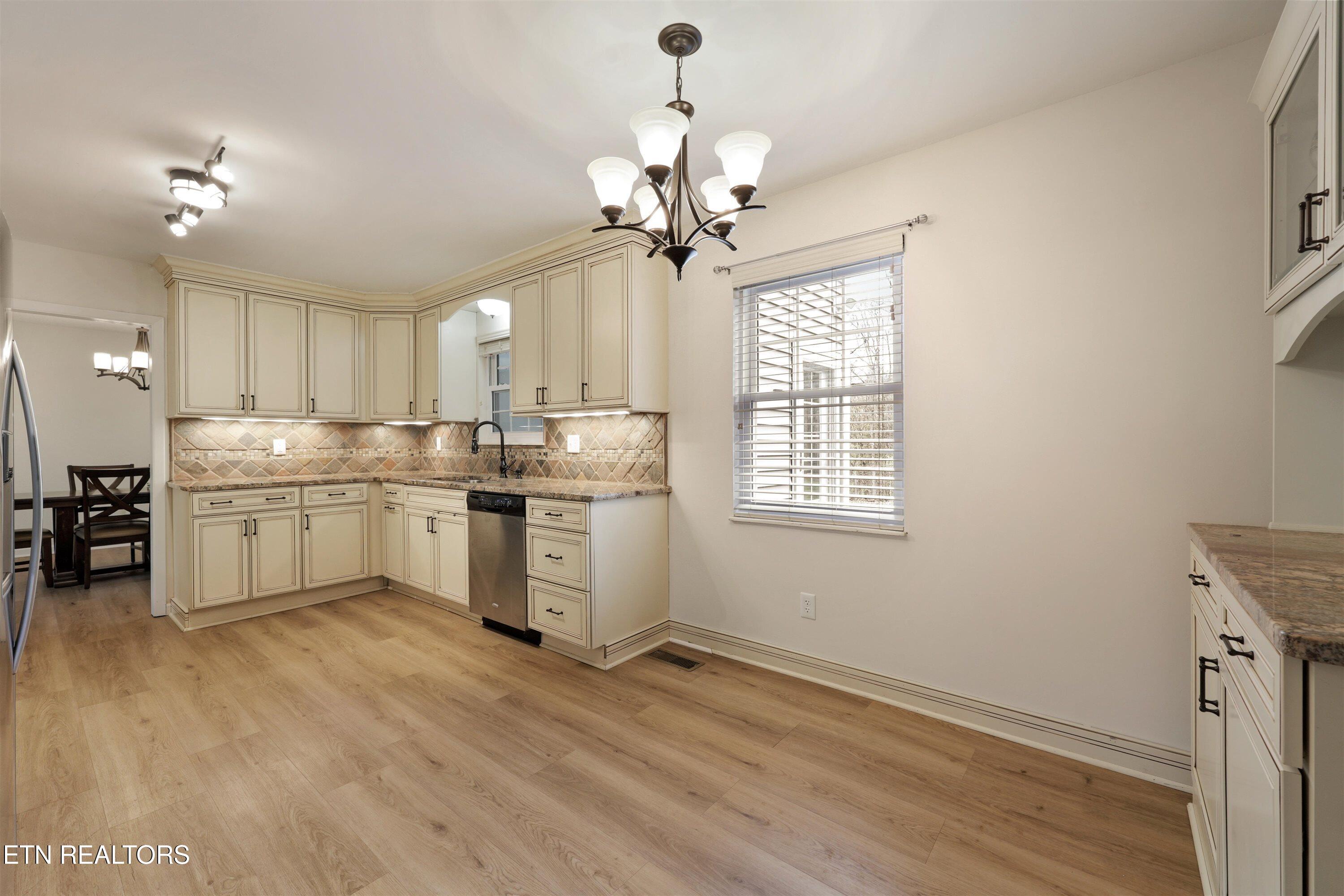 1230 Live Oak Circle Knoxville TN 37932