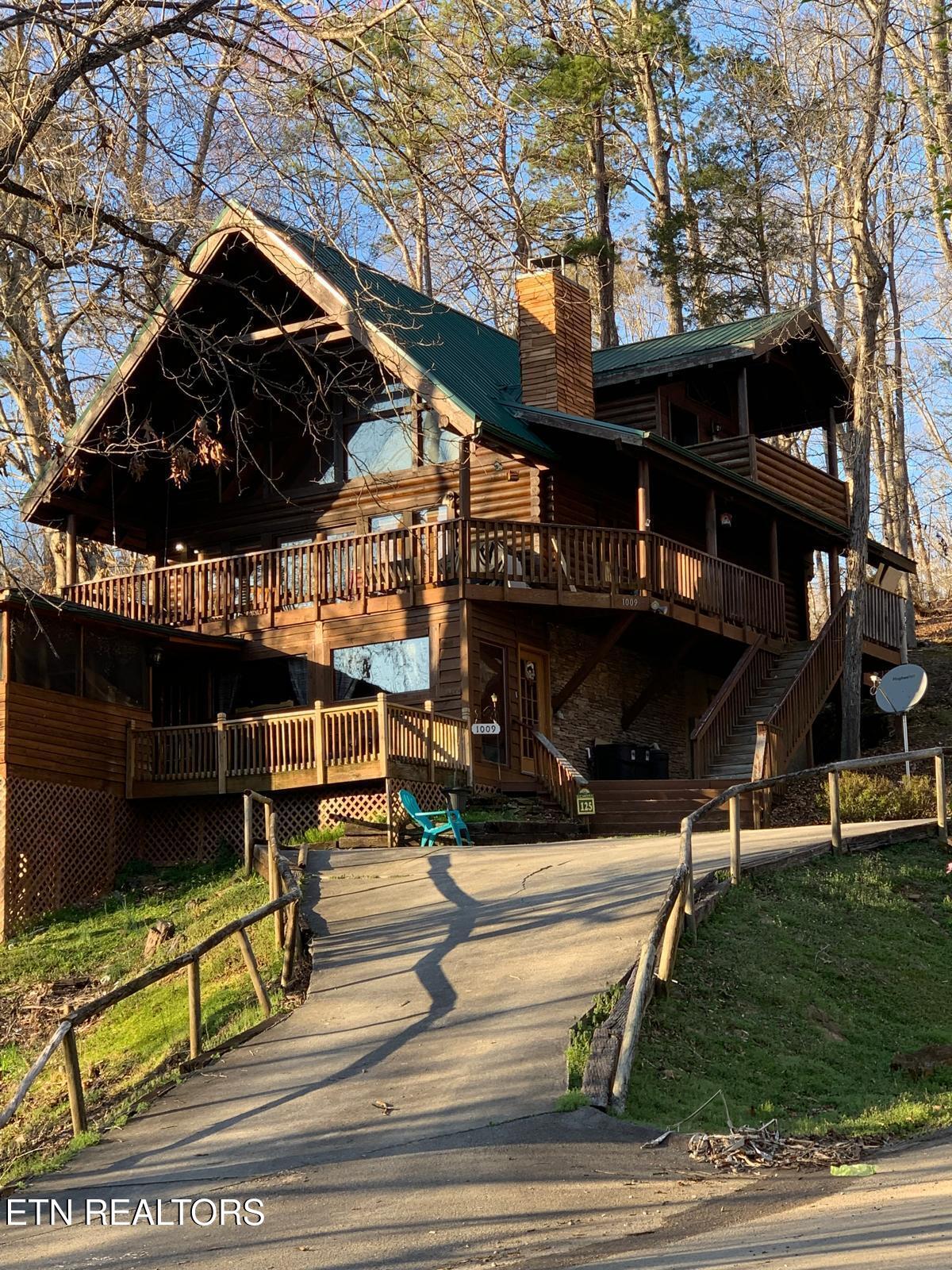 1009 Ravens Ford Way Sevierville TN 37876