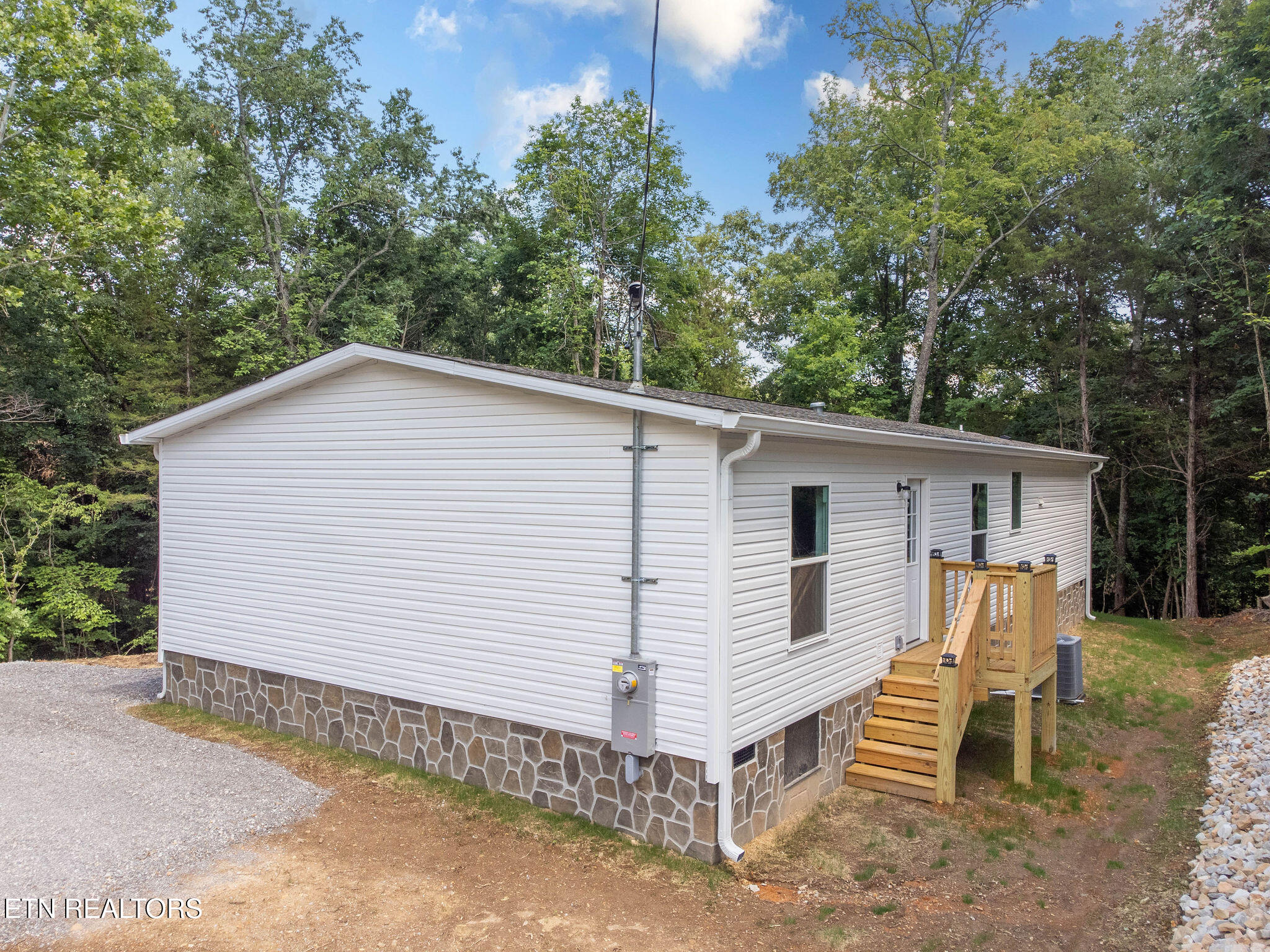 135 Pinecrest Drive Loudon TN 37774