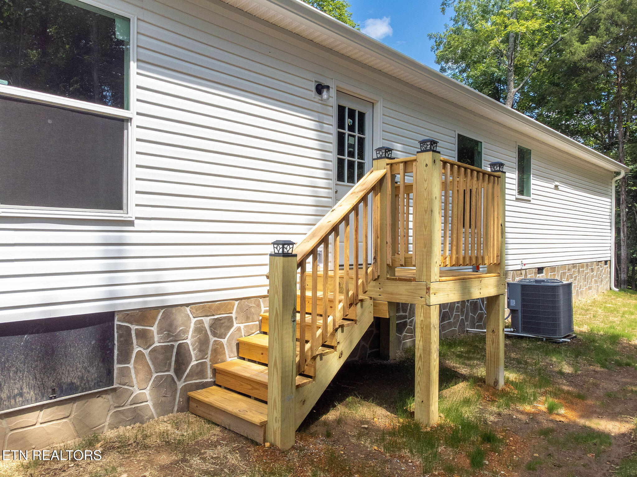 135 Pinecrest Drive Loudon TN 37774
