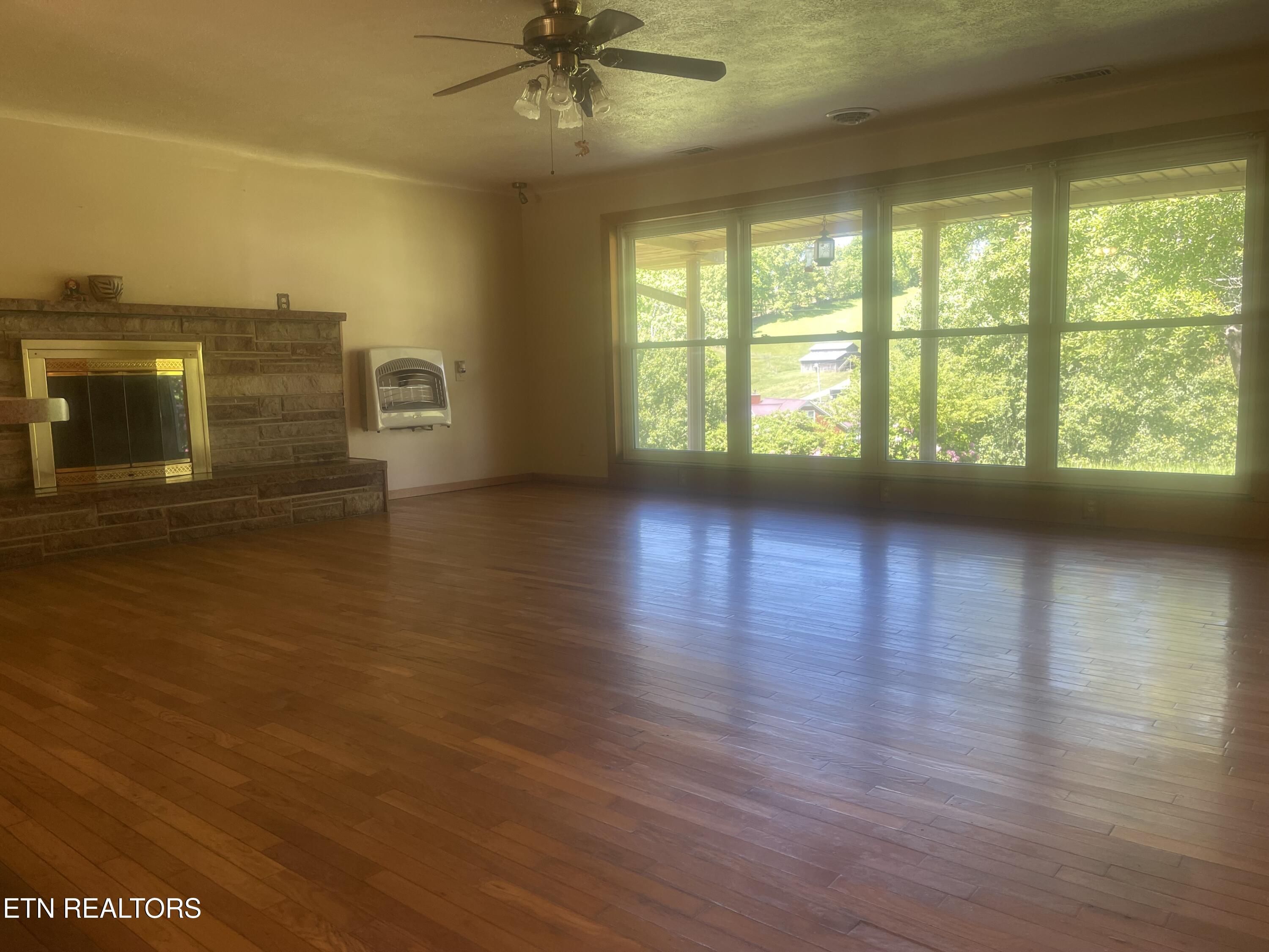 980 Blue Top Road Tazewell TN 37879