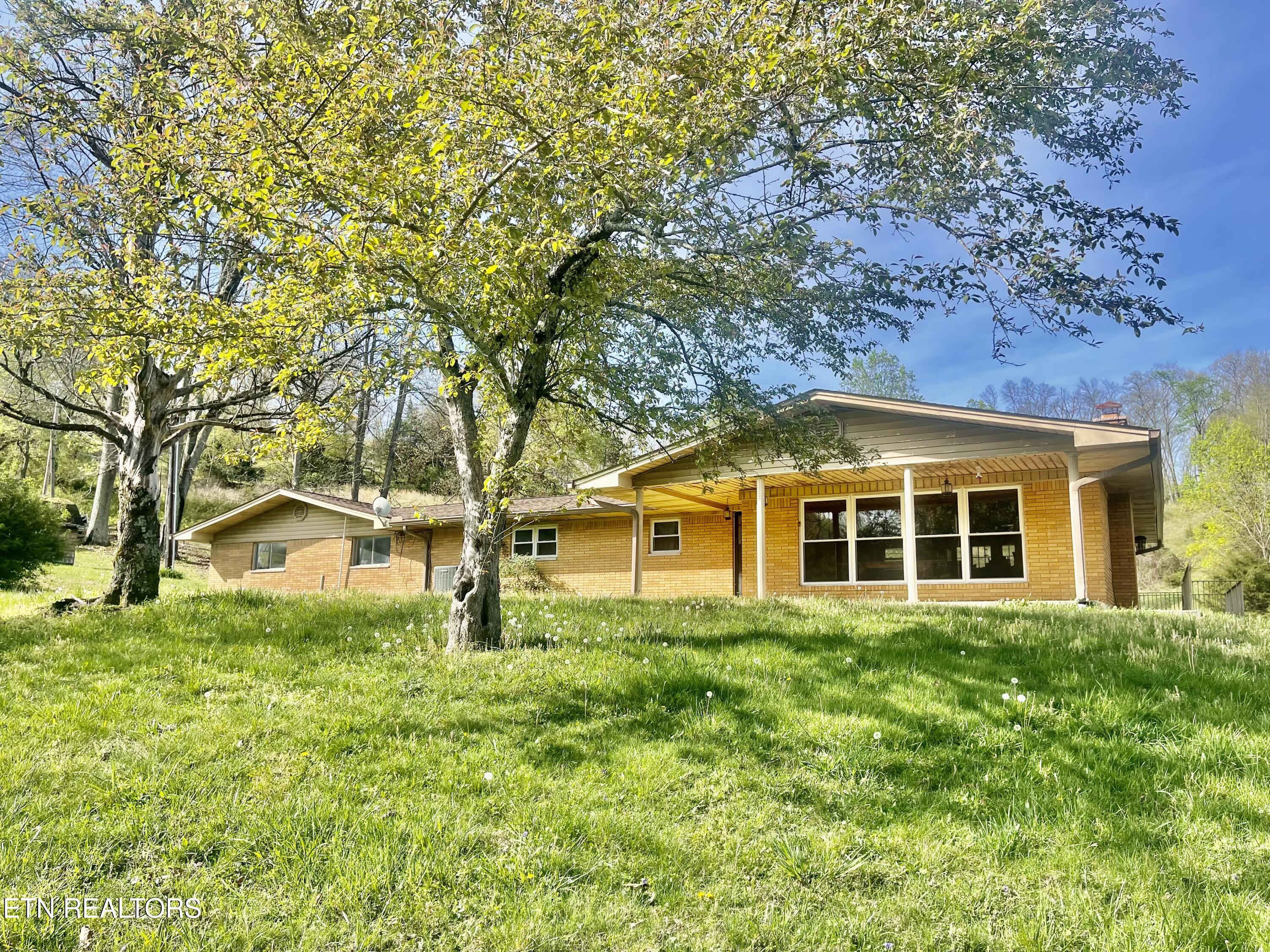 980 Blue Top Road Tazewell TN 37879