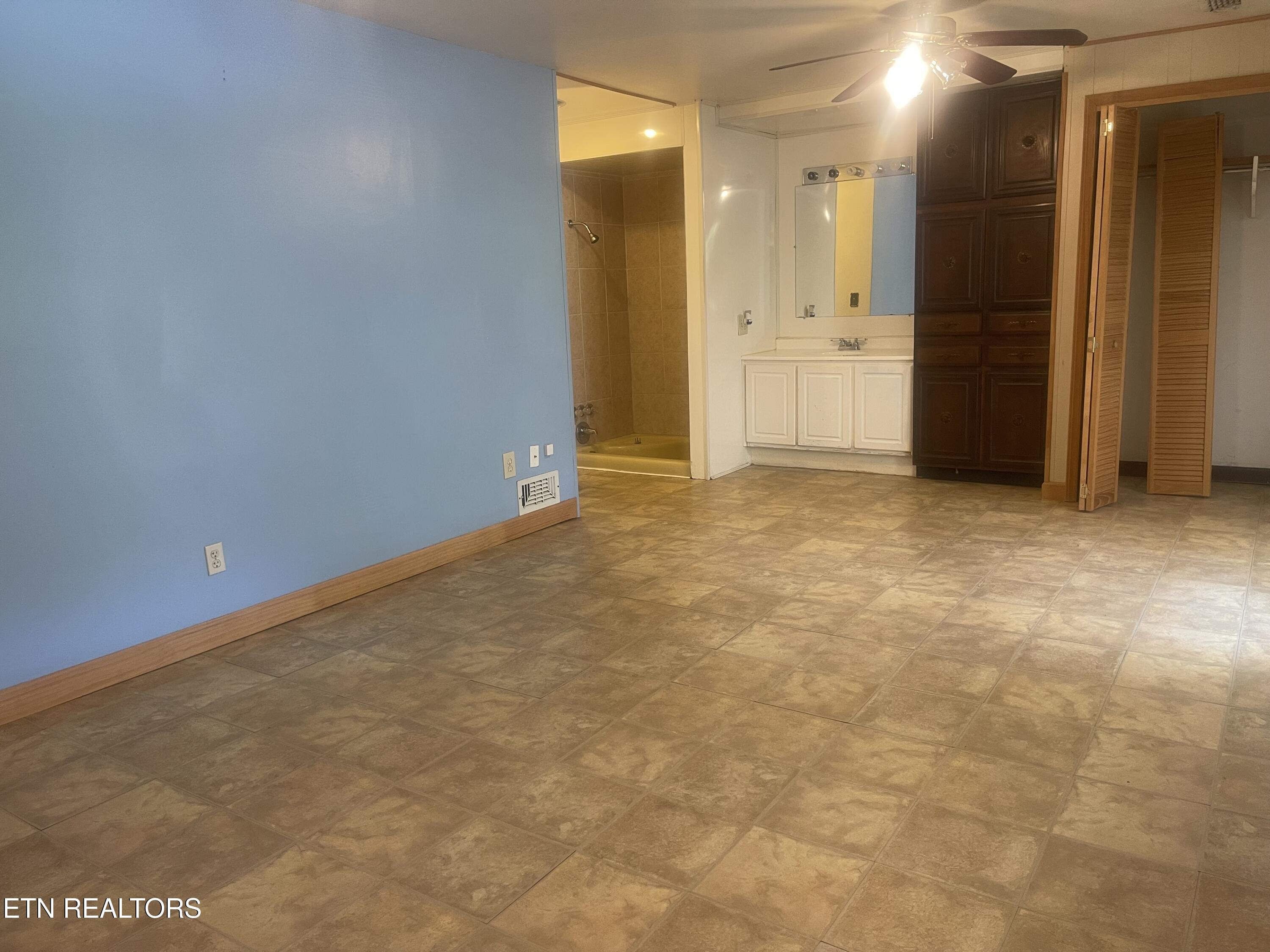 980 Blue Top Road Tazewell TN 37879