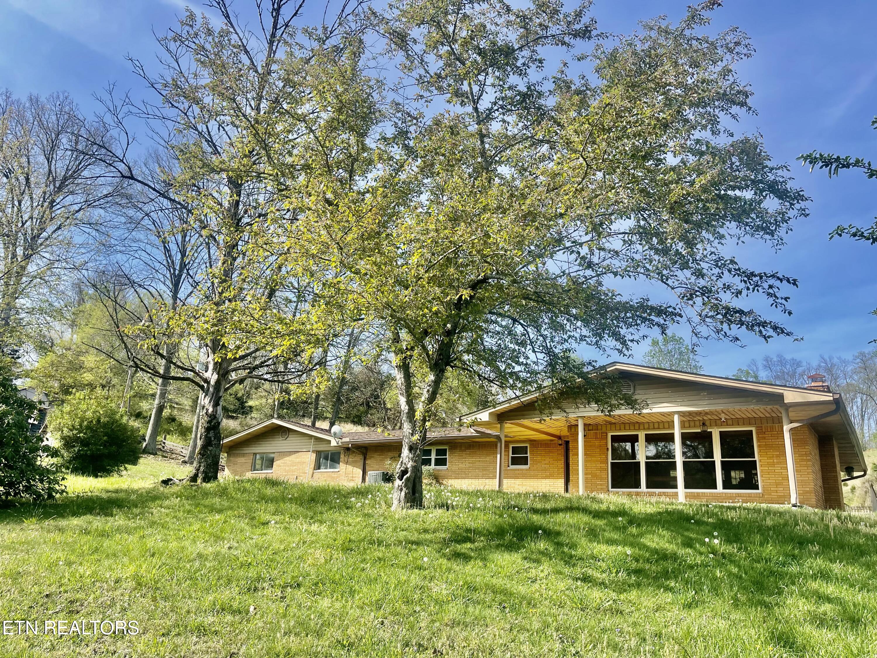980 Blue Top Road Tazewell TN 37879