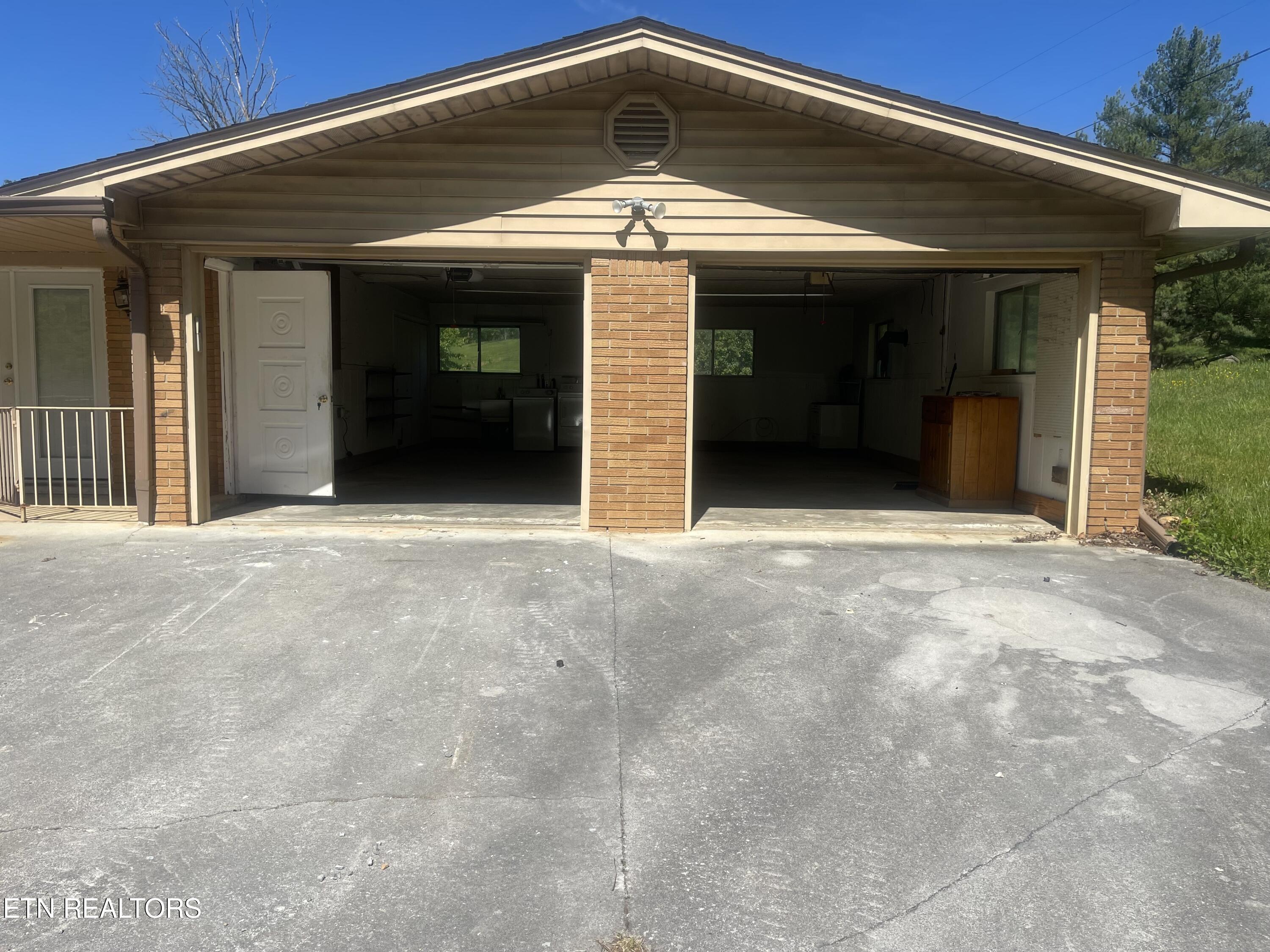 980 Blue Top Road Tazewell TN 37879