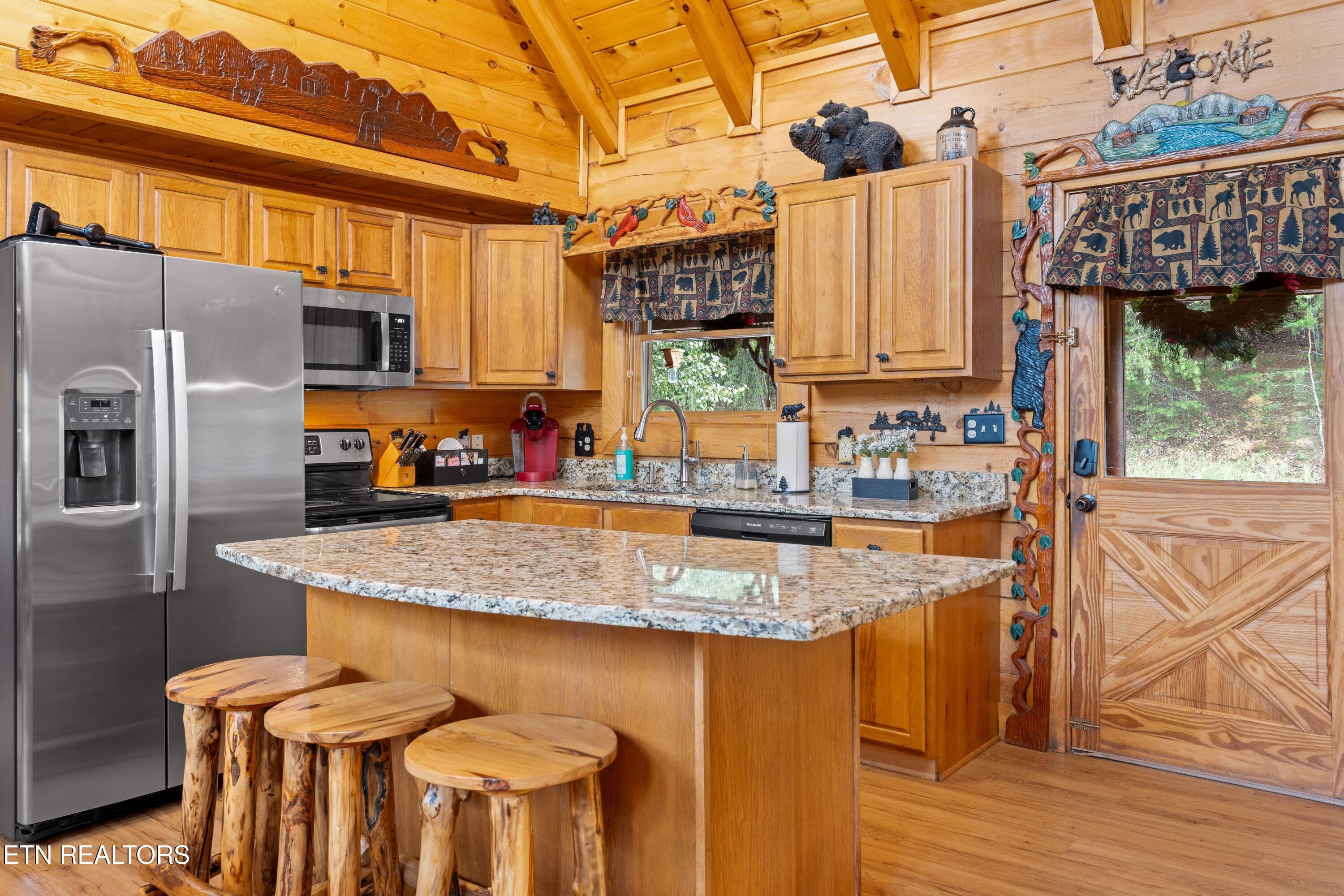 2068 Bear Haven Way Sevierville TN 37876