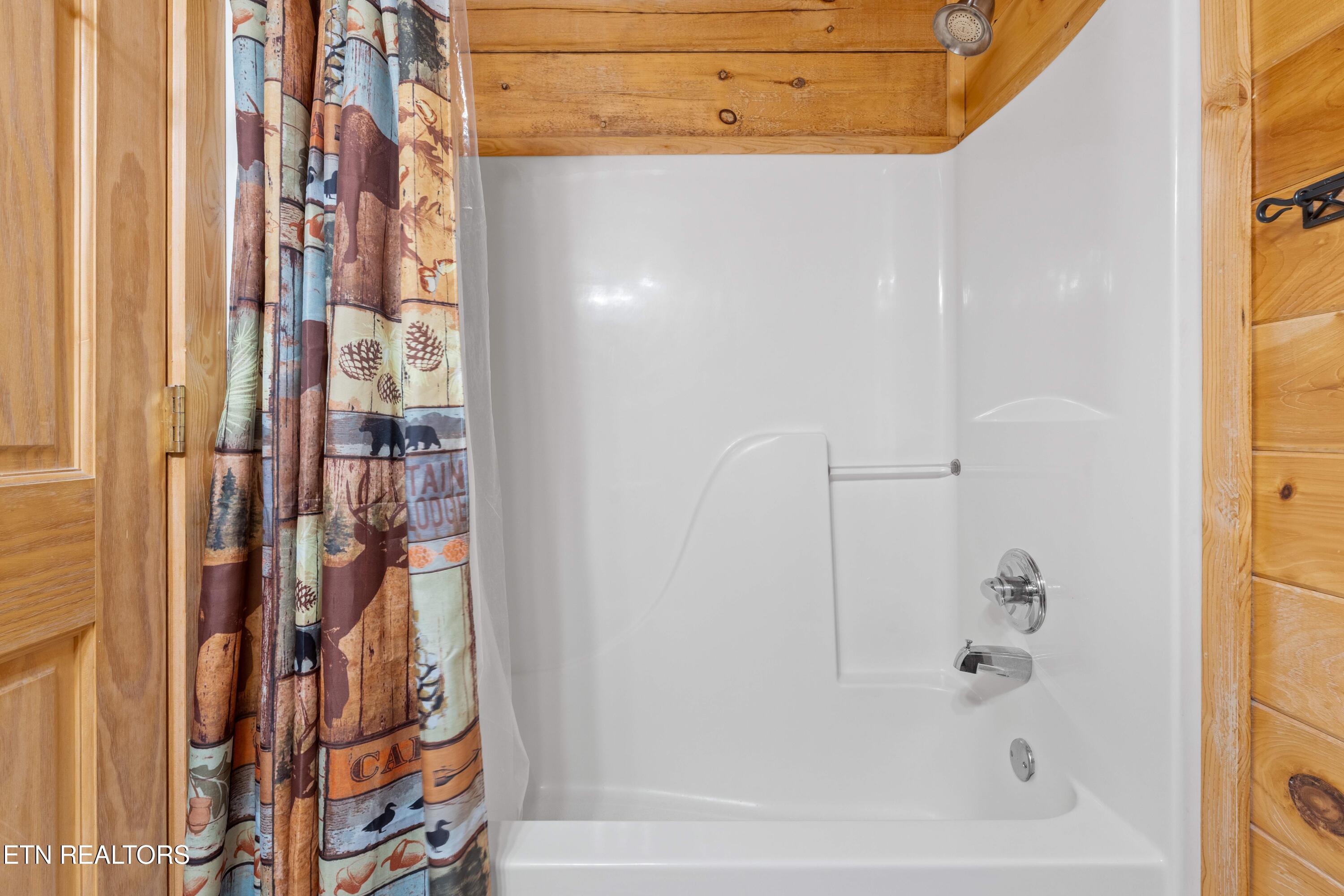 2068 Bear Haven Way Sevierville TN 37876