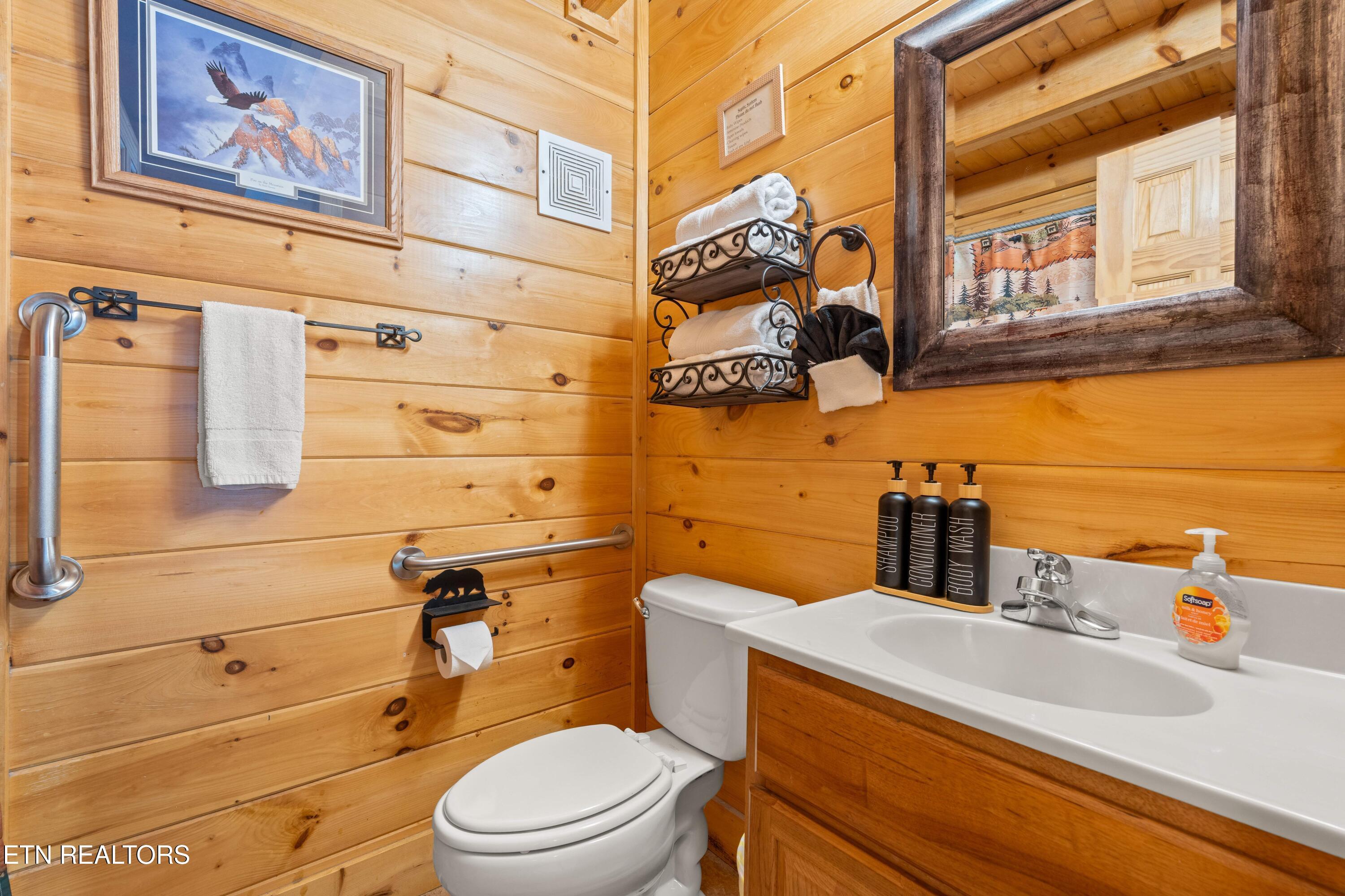 2068 Bear Haven Way Sevierville TN 37876