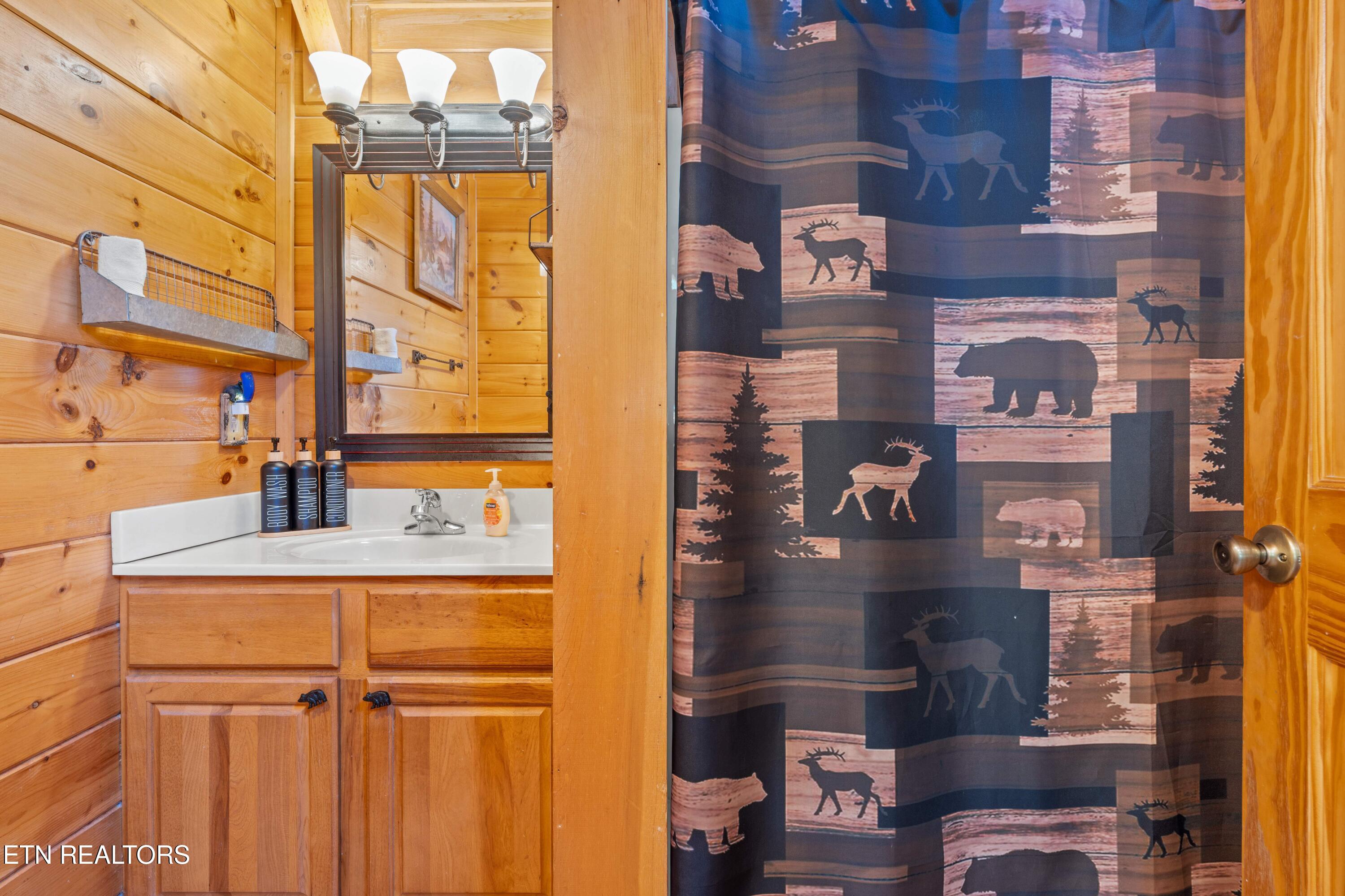 2068 Bear Haven Way Sevierville TN 37876