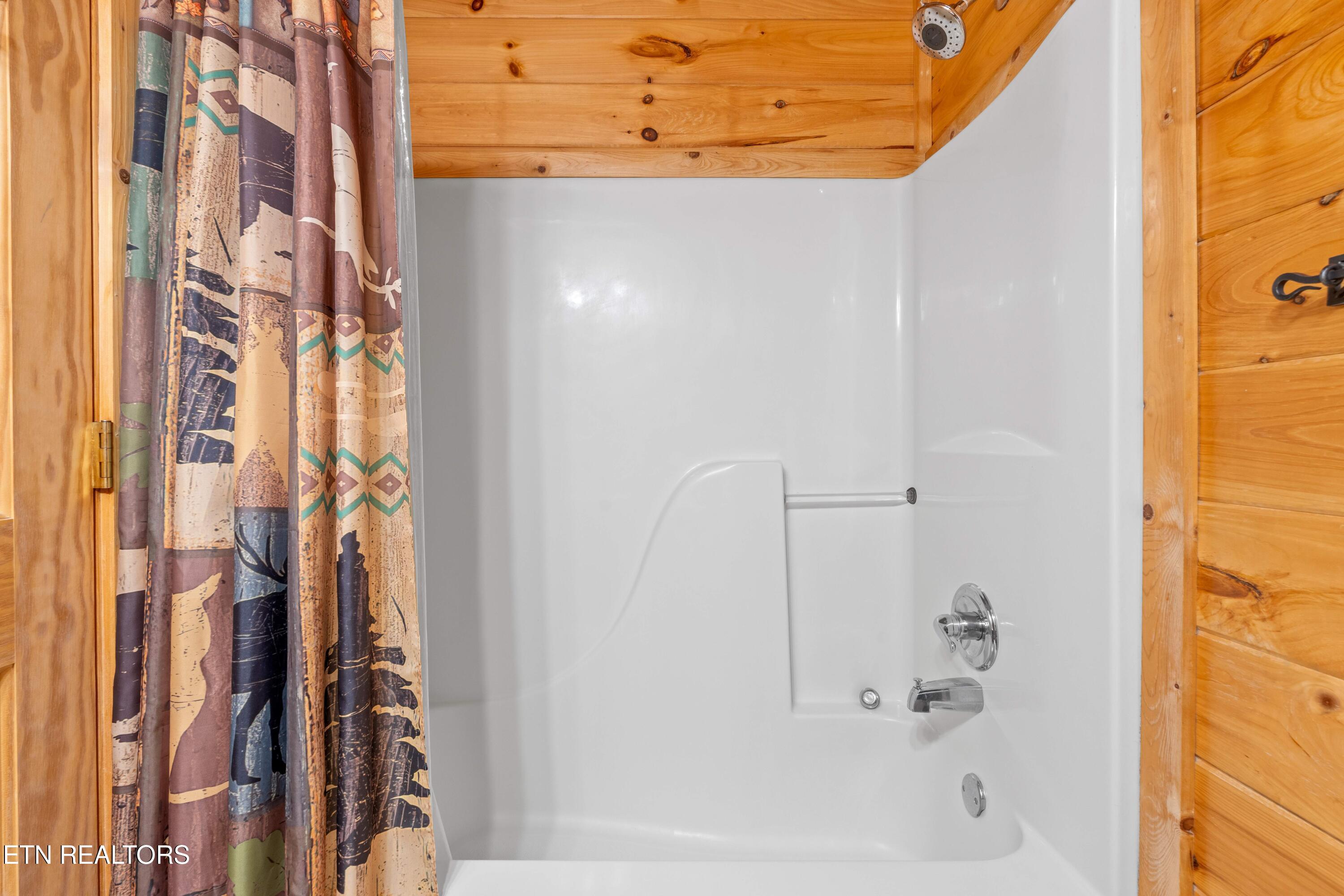 2068 Bear Haven Way Sevierville TN 37876