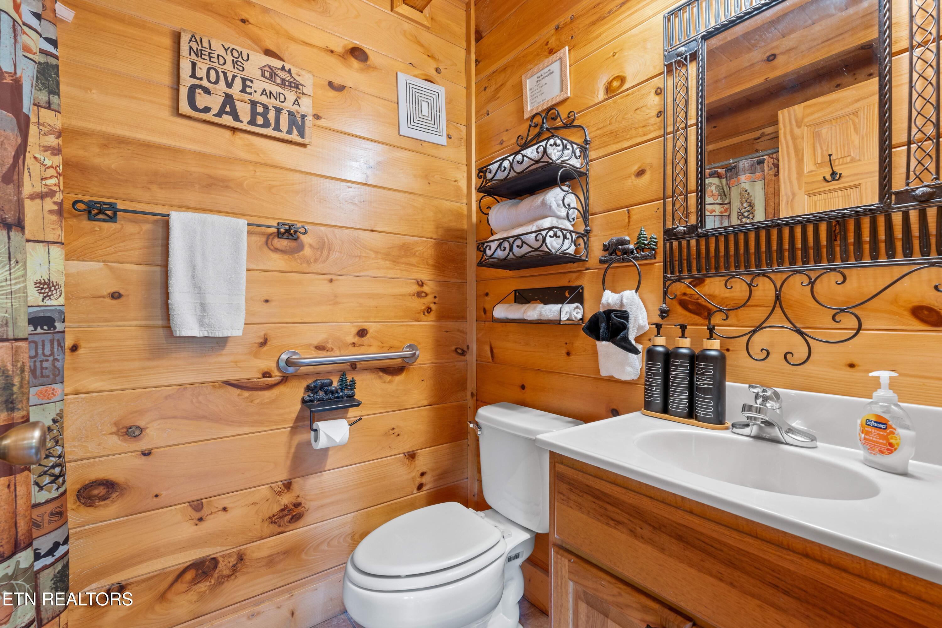 2068 Bear Haven Way Sevierville TN 37876