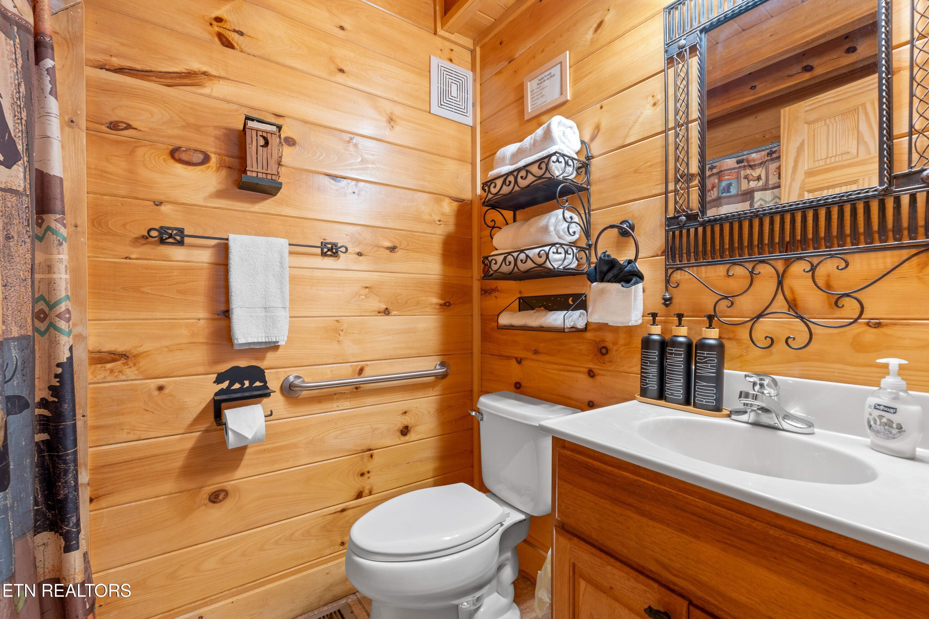 2068 Bear Haven Way Sevierville TN 37876