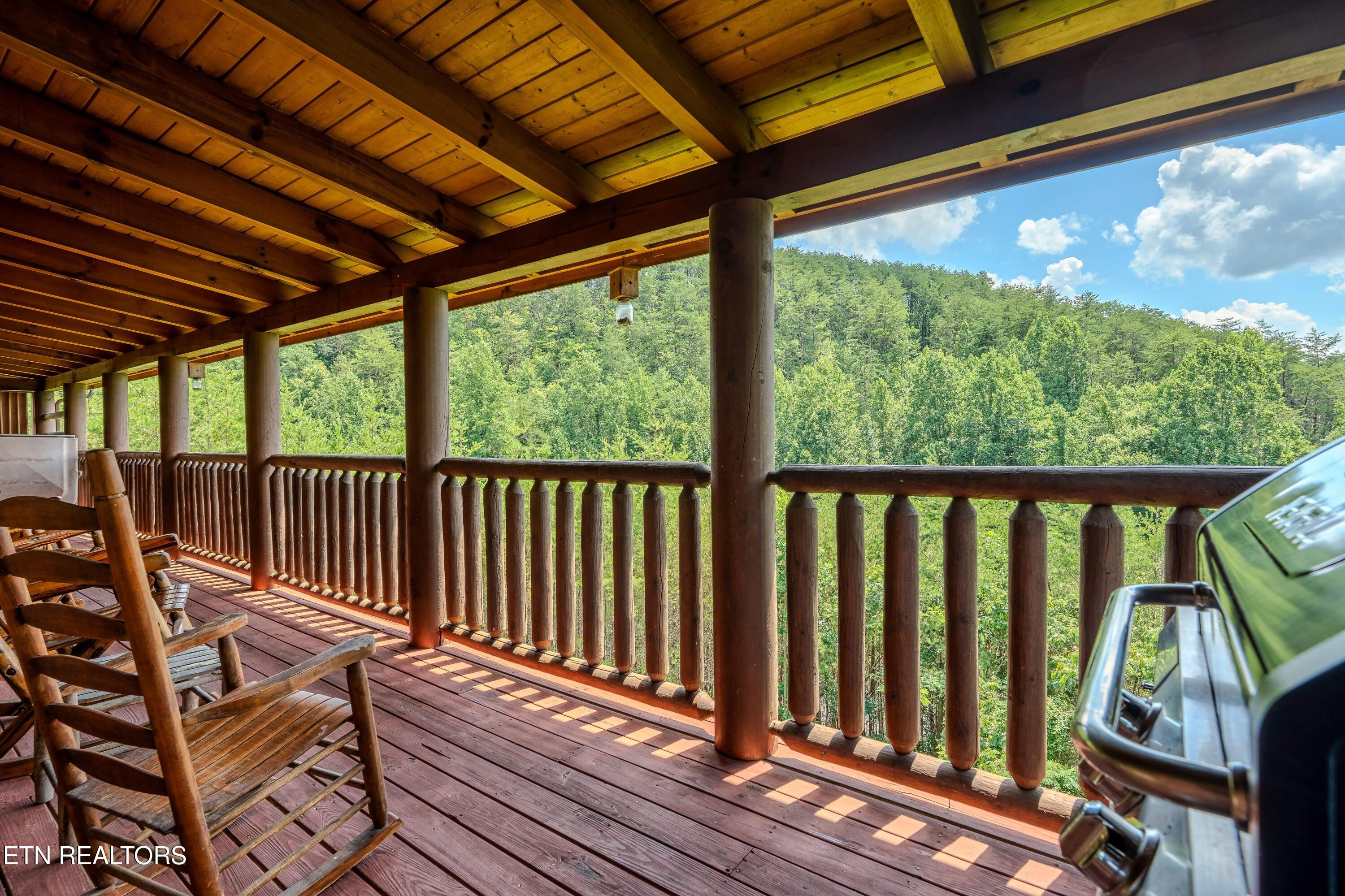 2068 Bear Haven Way Sevierville TN 37876