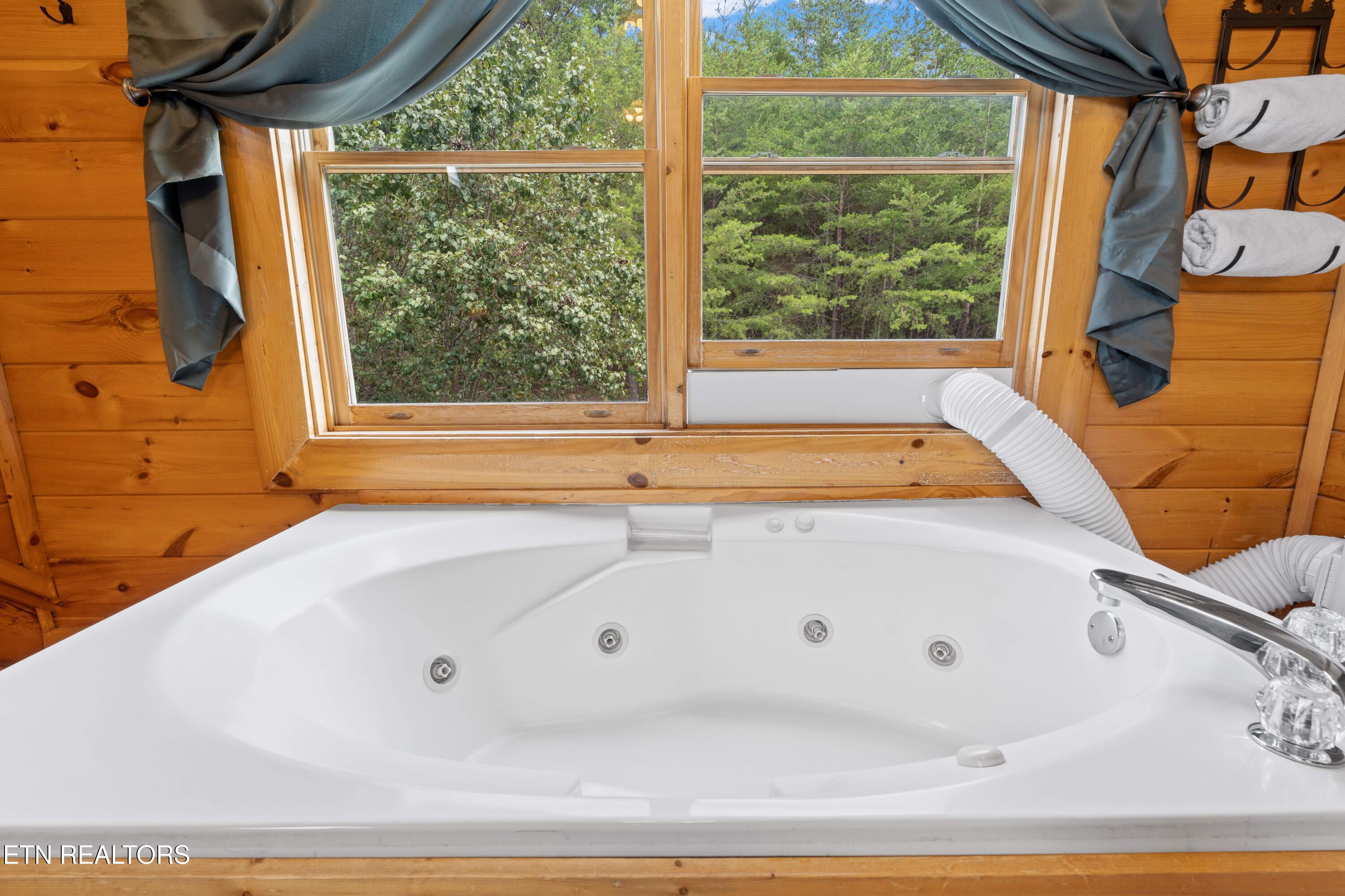 2068 Bear Haven Way Sevierville TN 37876