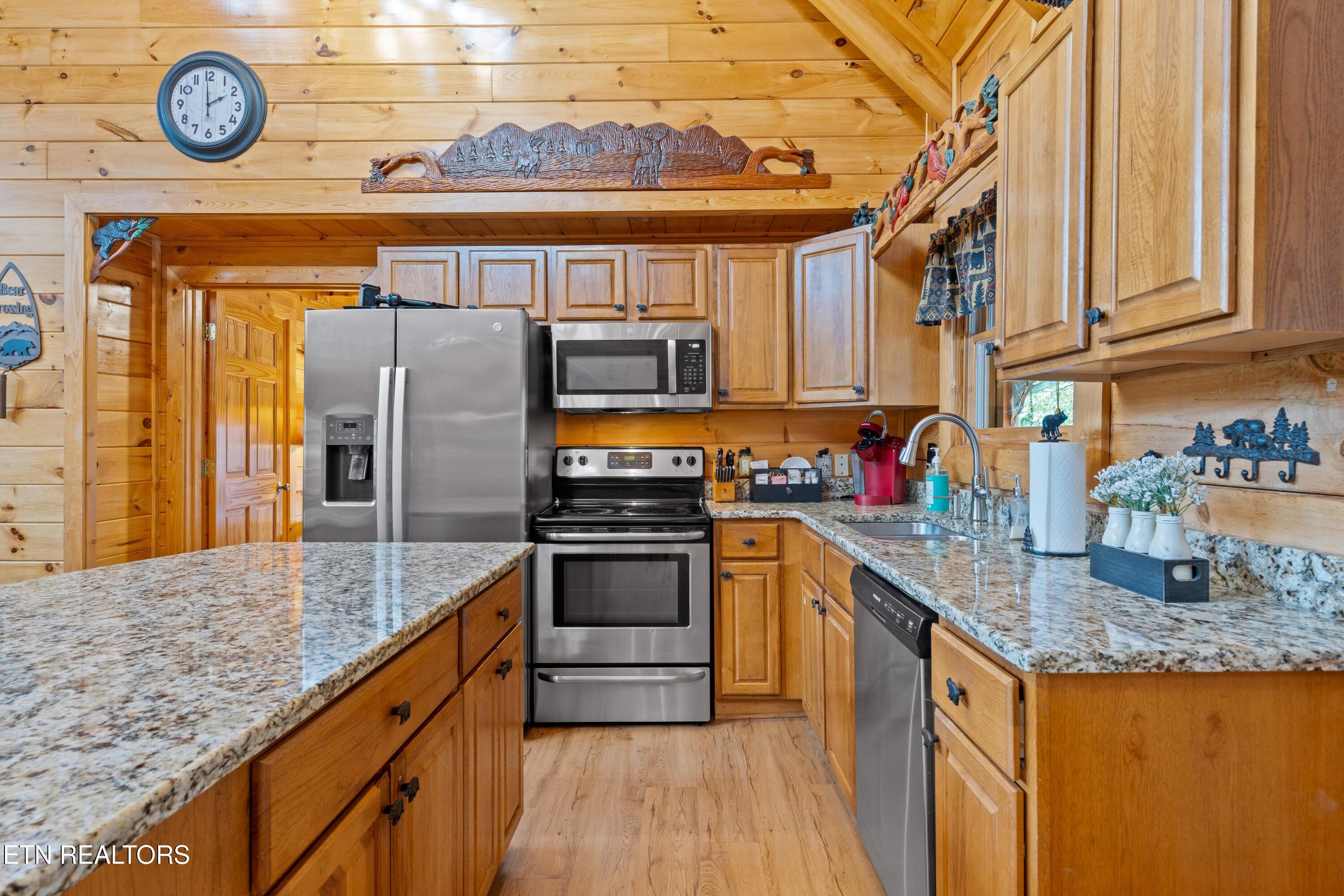 2068 Bear Haven Way Sevierville TN 37876