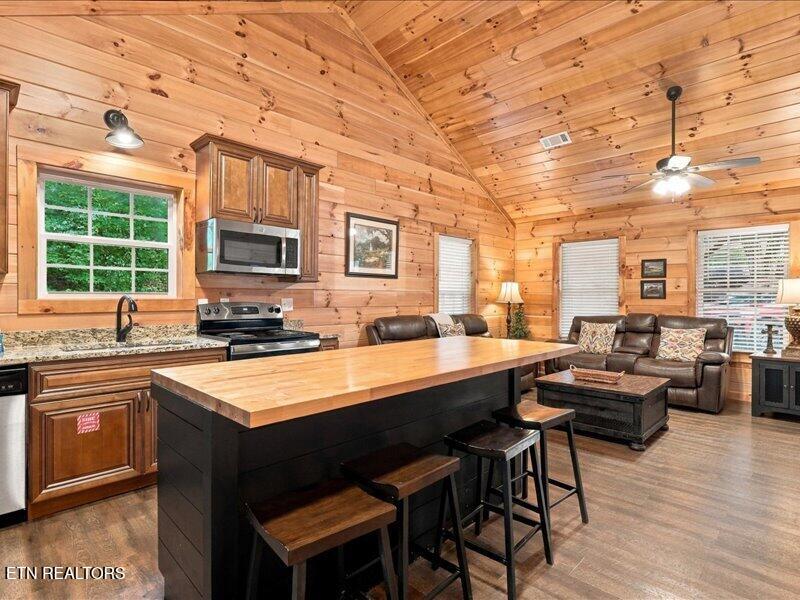 527 Golf Road Pigeon Forge TN 37863