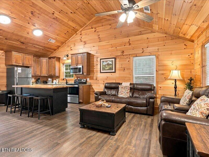527 Golf Road Pigeon Forge TN 37863