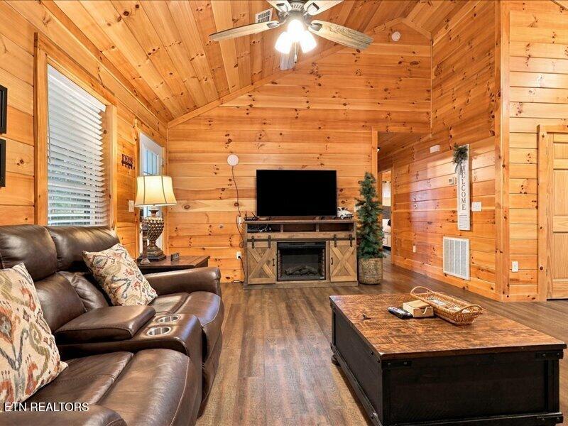527 Golf Road Pigeon Forge TN 37863
