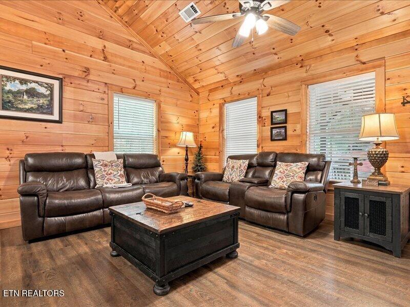 527 Golf Road Pigeon Forge TN 37863