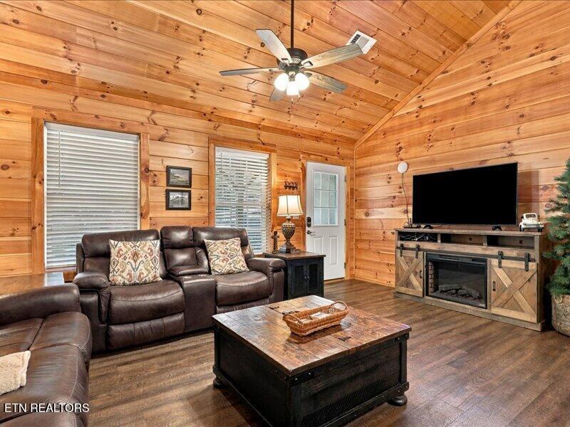 527 Golf Road Pigeon Forge TN 37863