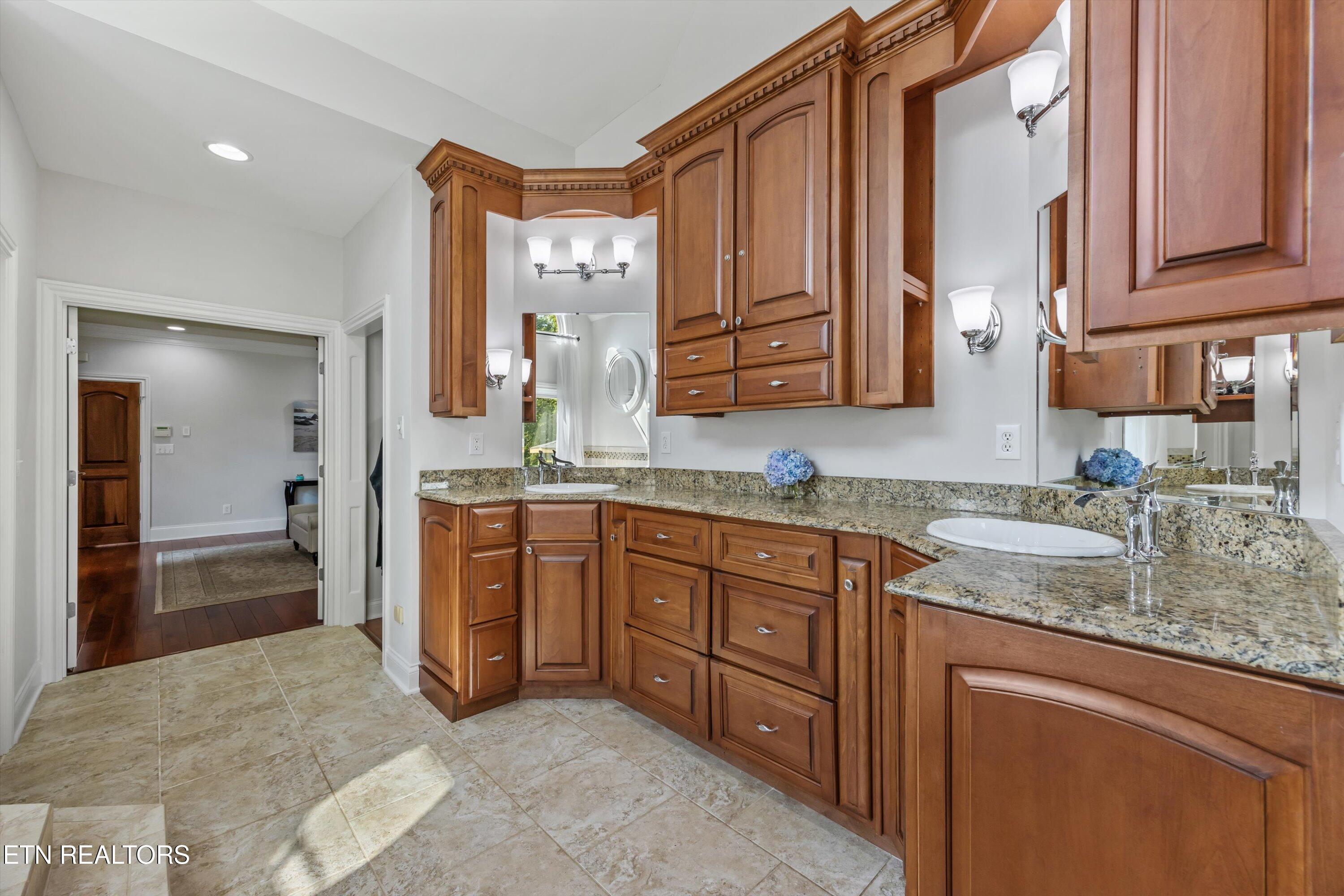33 Riverside Drive Oak Ridge TN 37830