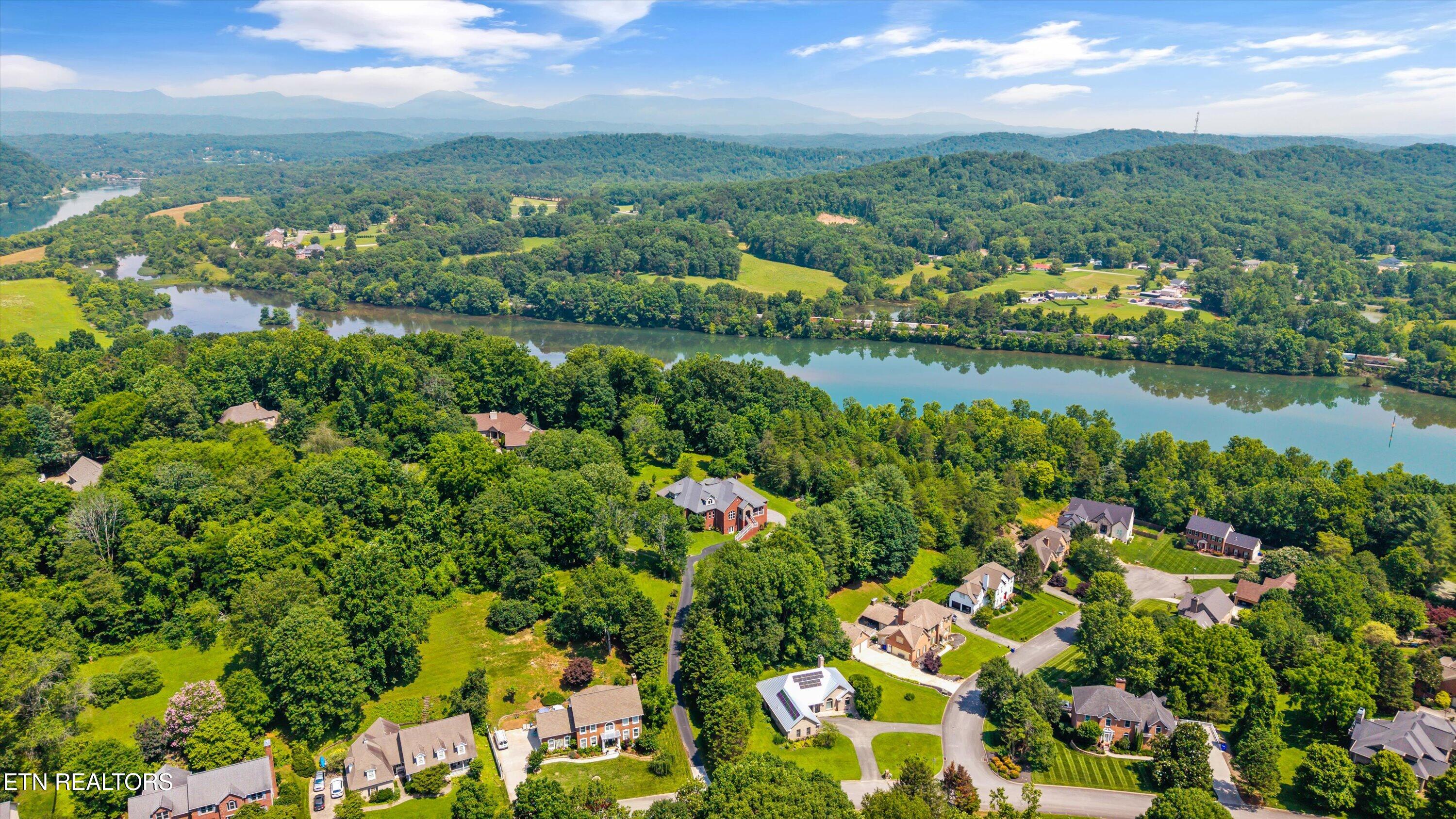 33 Riverside Drive Oak Ridge TN 37830