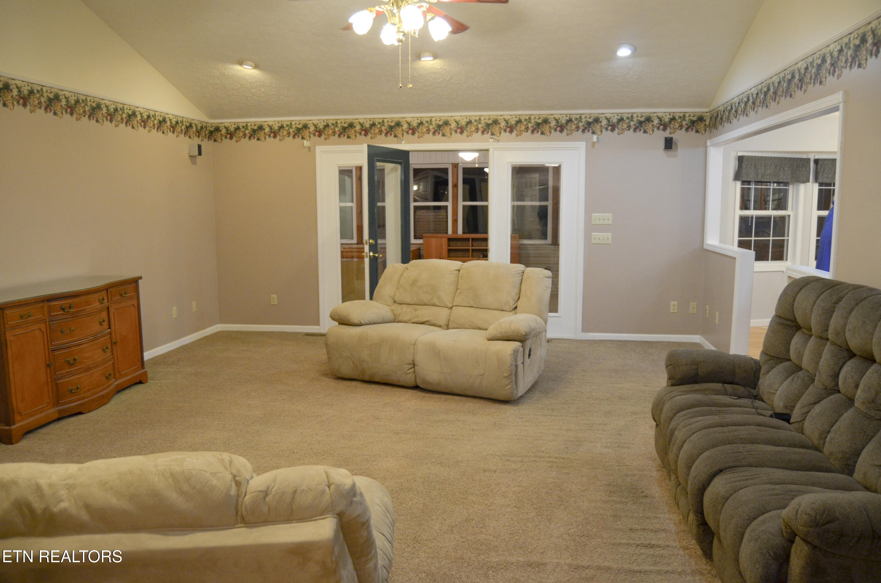 170 Pin Oak Lane Crossville TN 38555