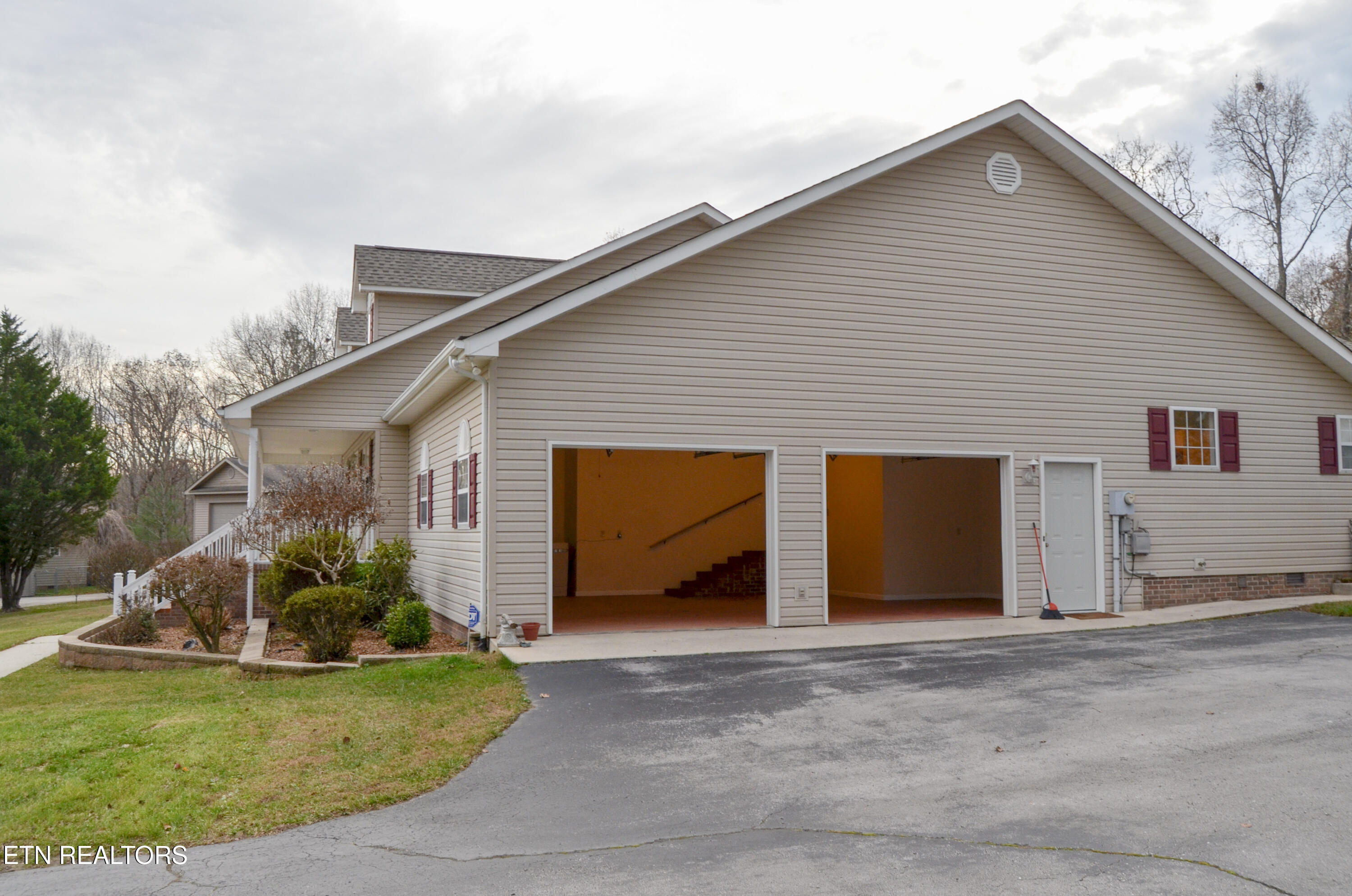 170 Pin Oak Lane Crossville TN 38555