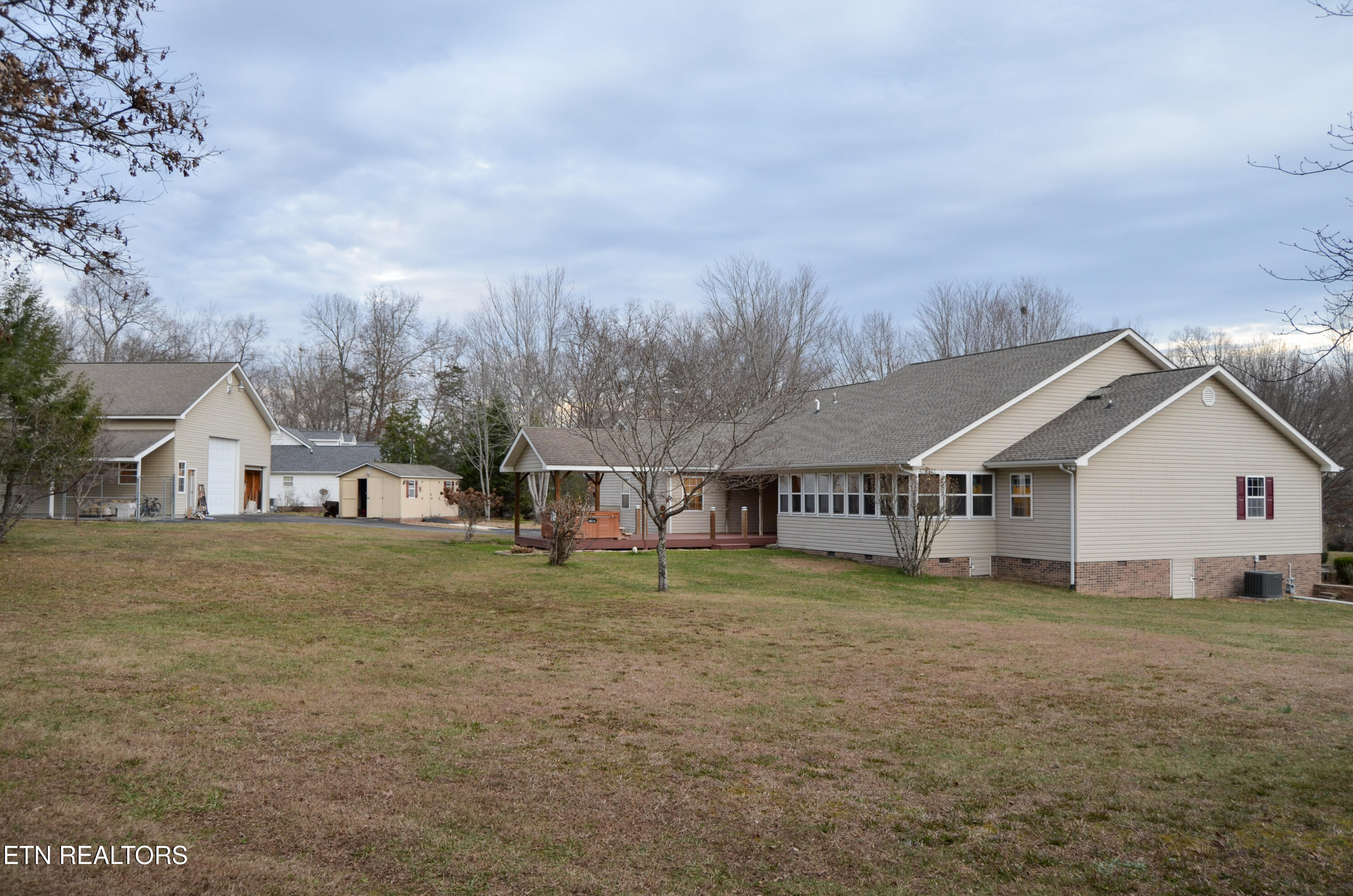 170 Pin Oak Lane Crossville TN 38555