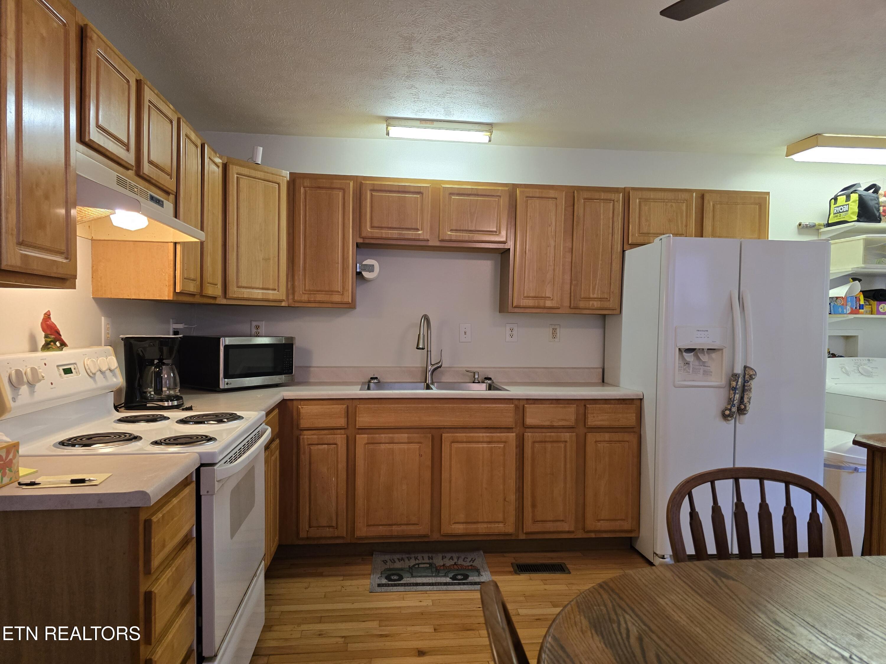 332 Sleepy Hollow Road Sneedville TN 37869