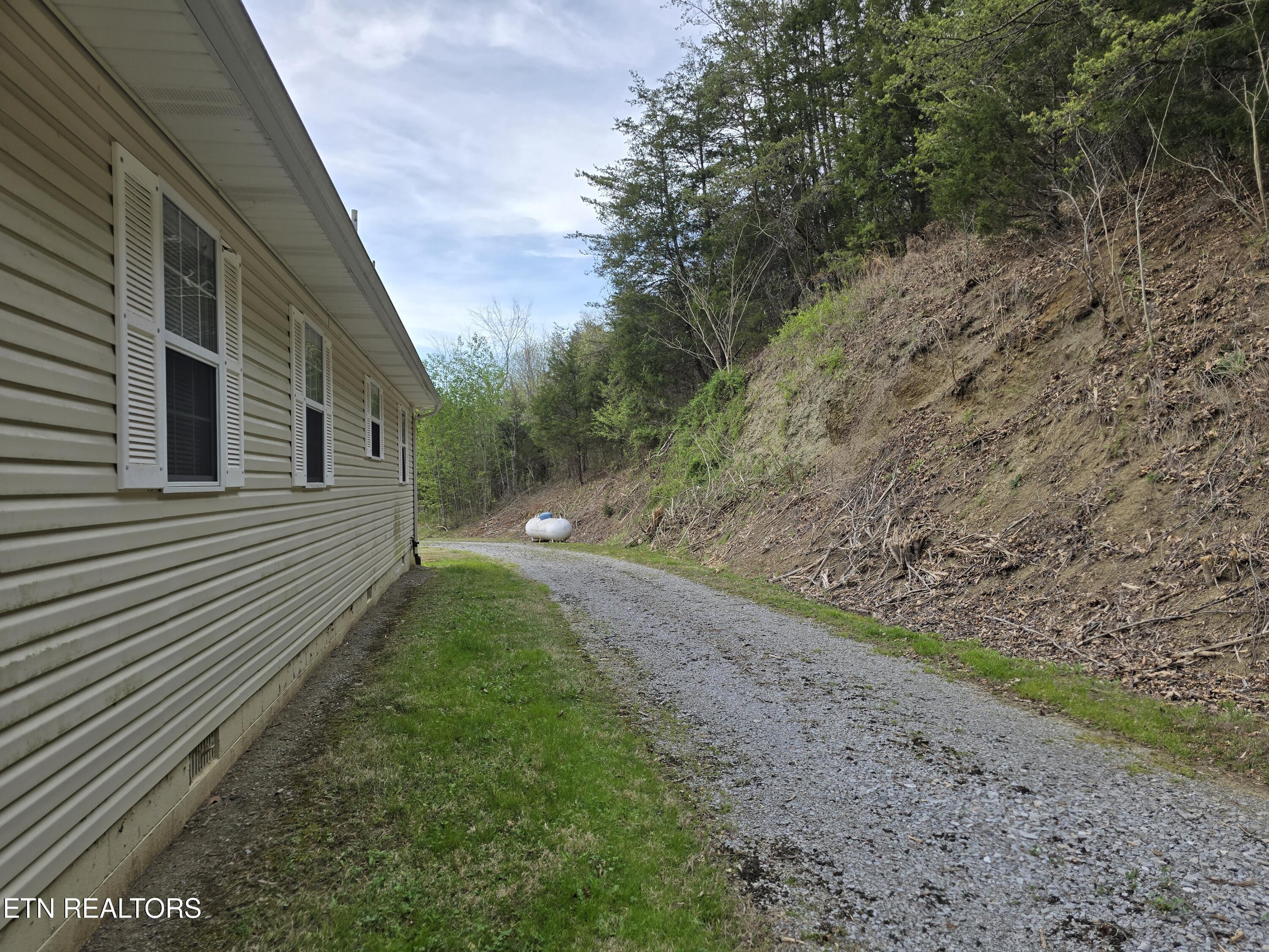332 Sleepy Hollow Road Sneedville TN 37869