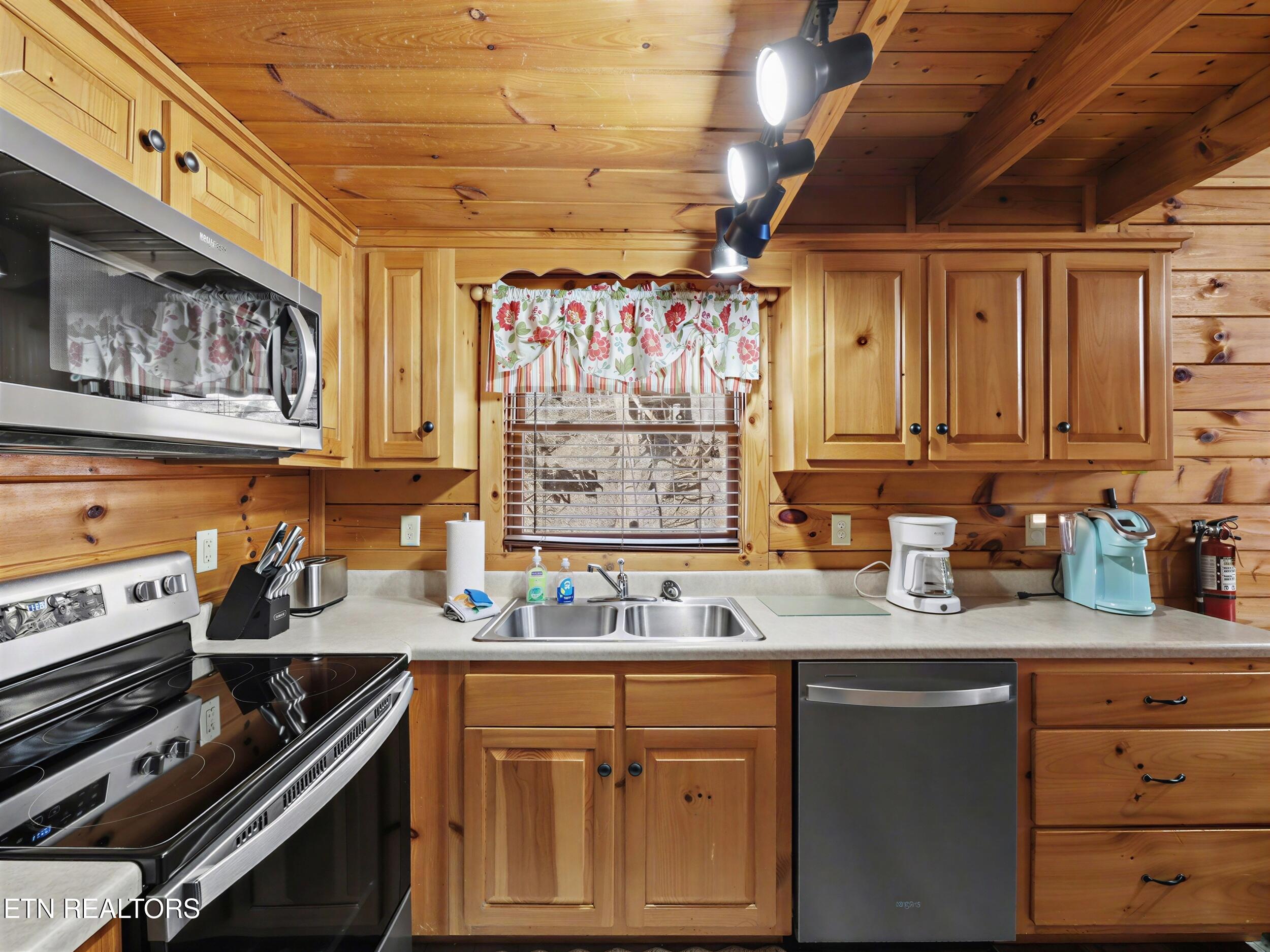 952 Iron Mountain Road Sevierville TN 37863